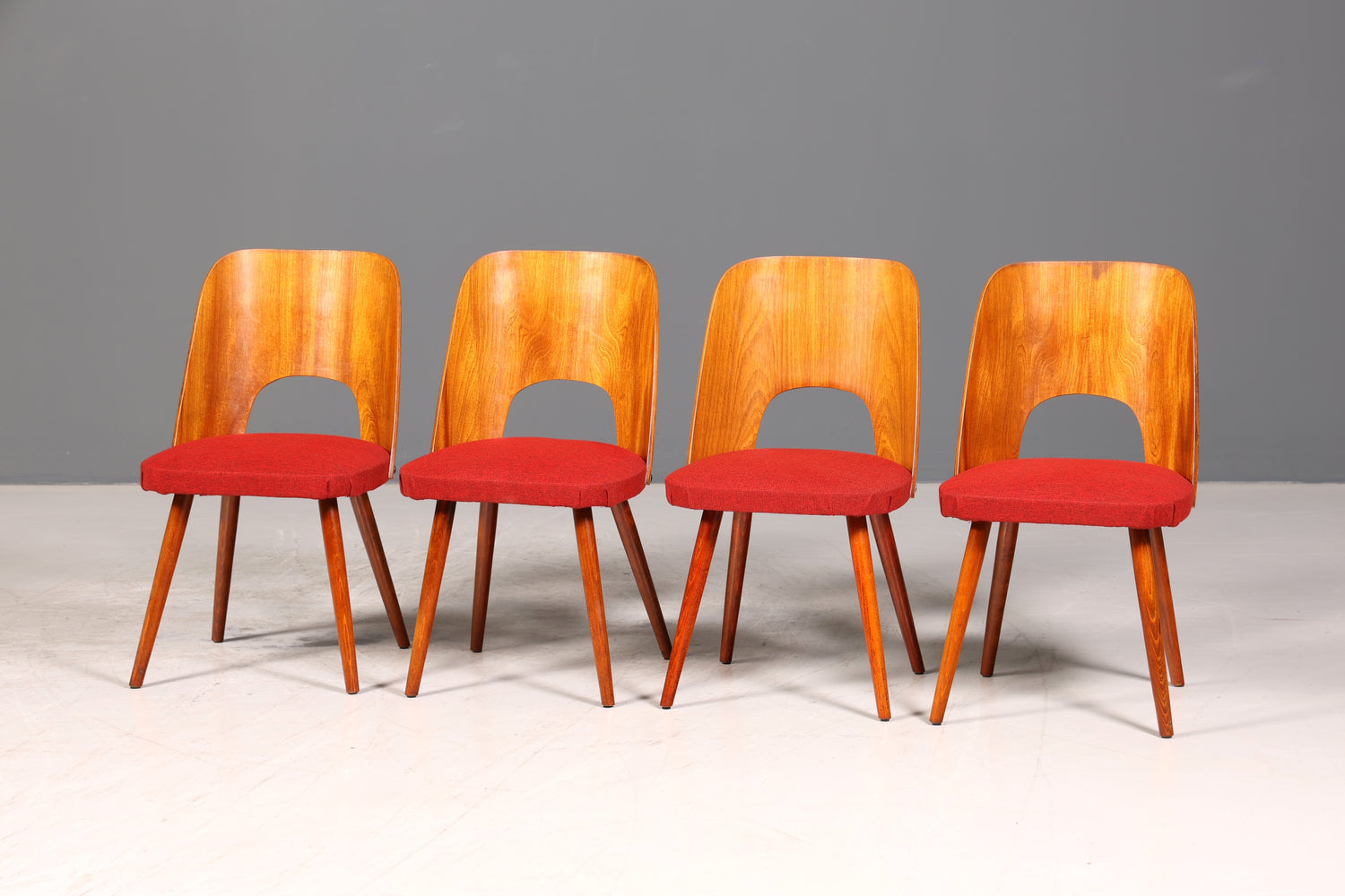 4x Traumhafte Stühle der Marke Ton Designed by Oswald Haerdtl Retro Stuhlset Danish Design Küchenstühle Esszimmer Stühle