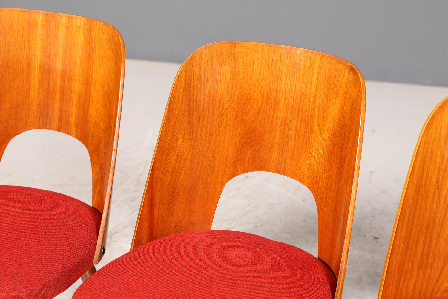 4x Traumhafte Stühle der Marke Ton Designed by Oswald Haerdtl Retro Stuhlset Danish Design Küchenstühle Esszimmer Stühle