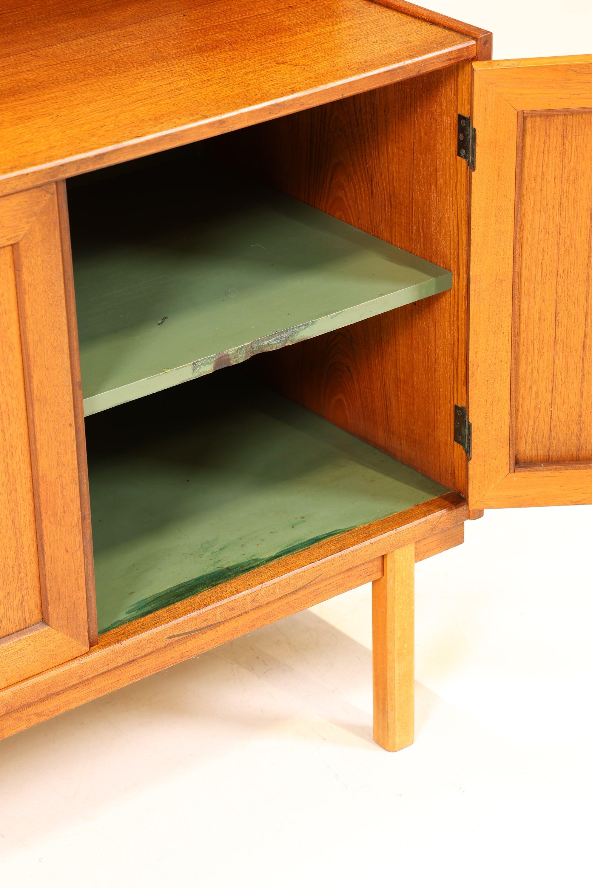 Wunderschönes Mid Century Regal Vintage Teak Holz Schrank "Made in Sweden" Bücherregal Kommode