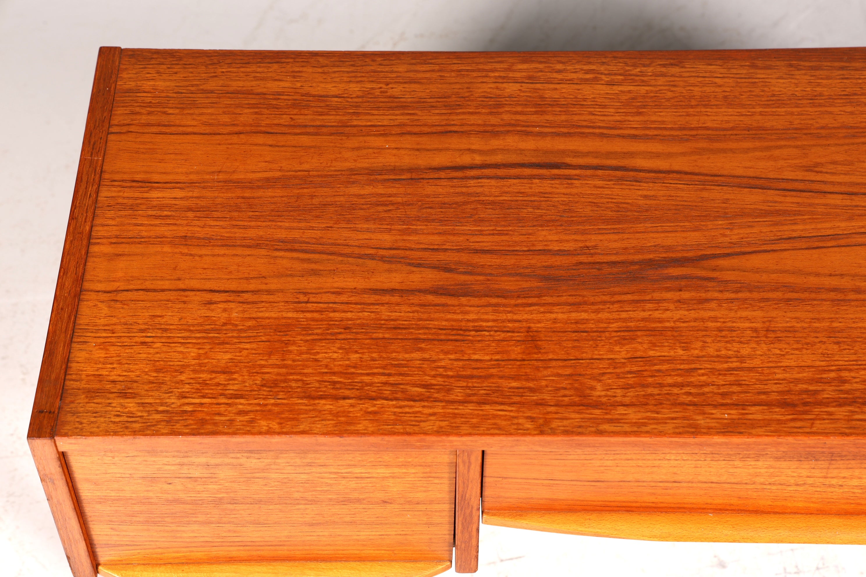 Wunderschönes Mid Century Kommode Danish Design Vintage TV Sideboard 60s Schrank Flurkommode