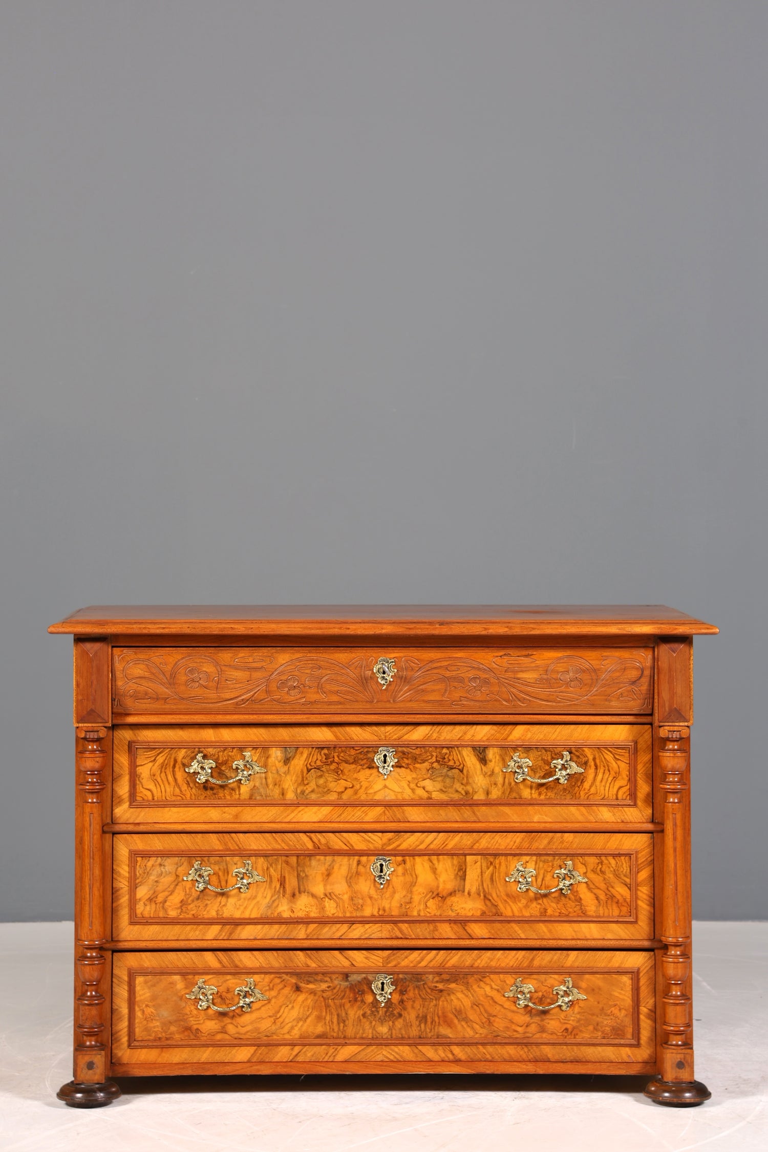 Wunderschöne Gründerzeit Kommode Louis Philippe Vertiko Nussbaum Sideboard um 1880