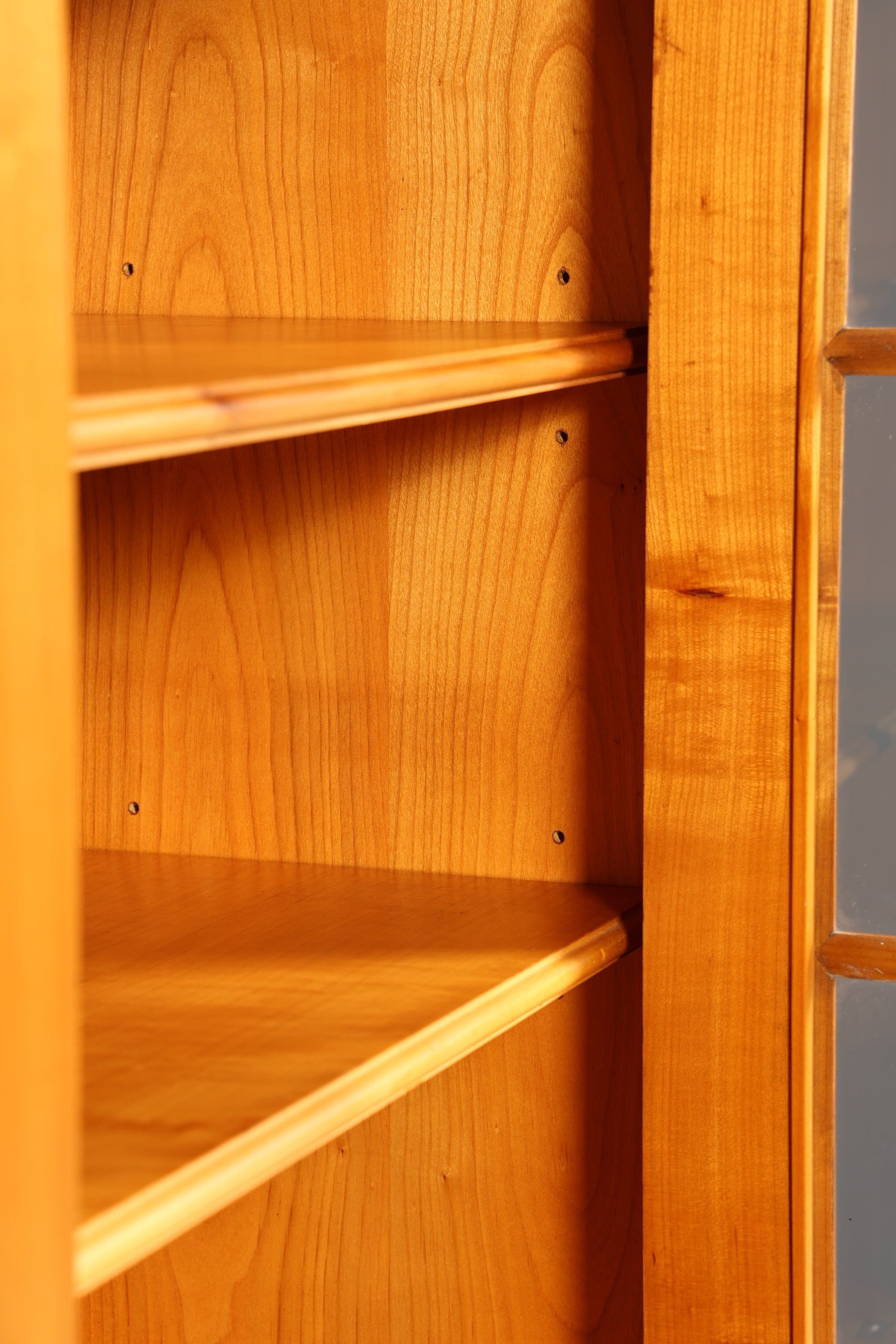 Stilvoller Französischer Vtirinenschrank Grange Stil Antik Stil Vitrine Kirschbaum Bücherschrank 60s Anrichte Landhaus