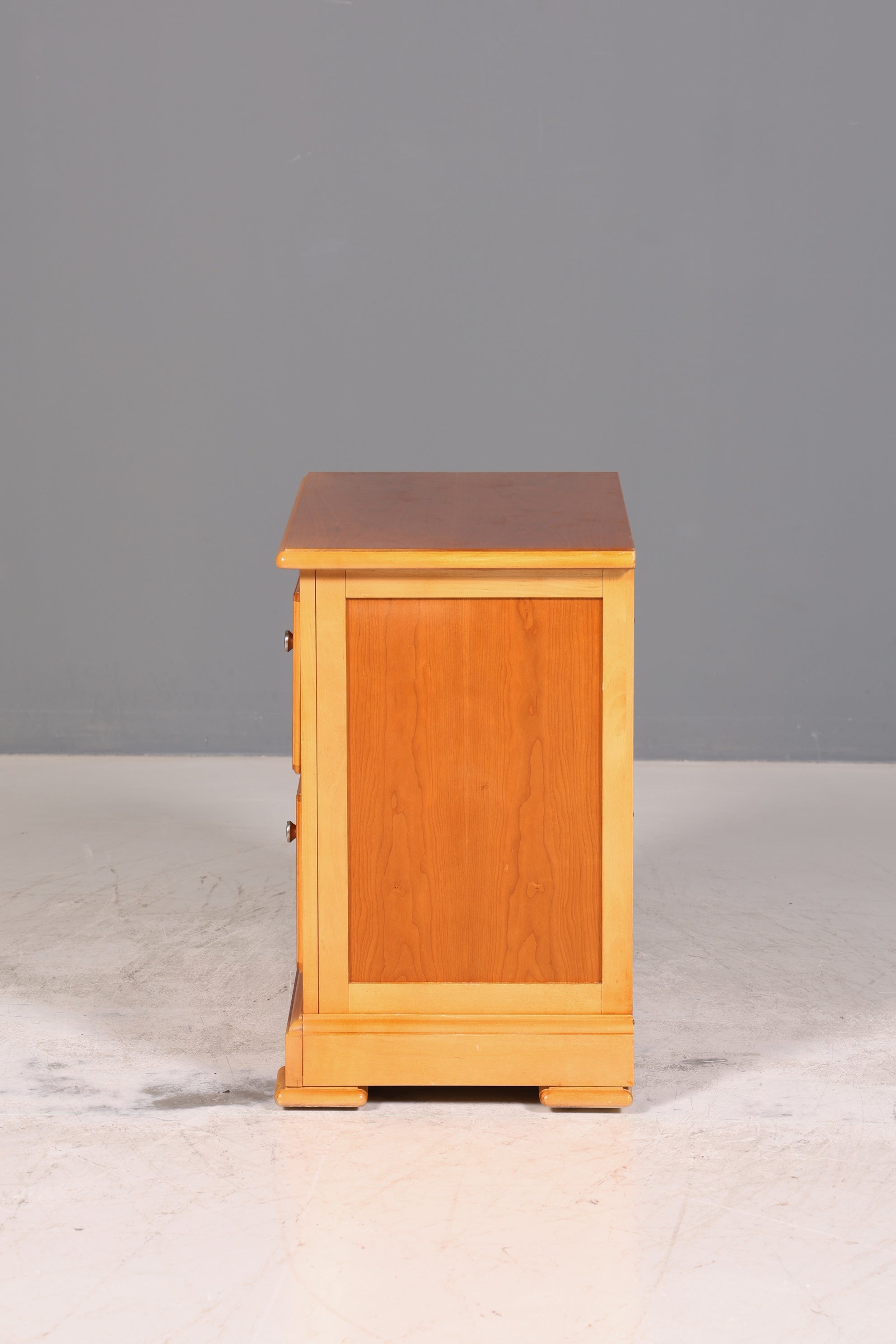 Wunderschöne Kommode der Marke Drexel Heritage Antik Stil Nachttisch USA Schlafzimmer Kommode 2 von 3