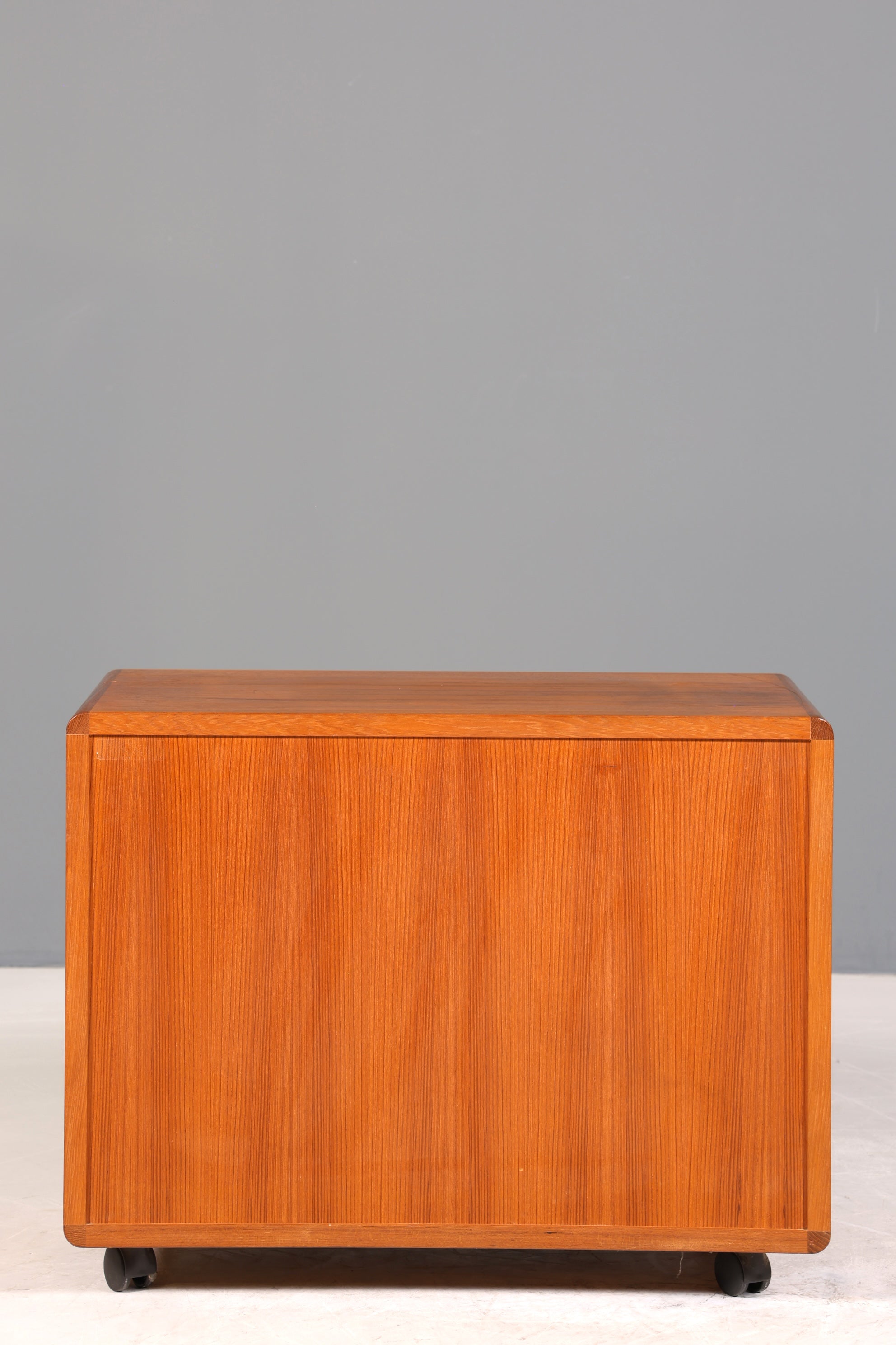 Original Mid Century "Dyrlund" Regal Beistelltisch Danish Design Teak Holz Regal TV Hifi Schrank 60s