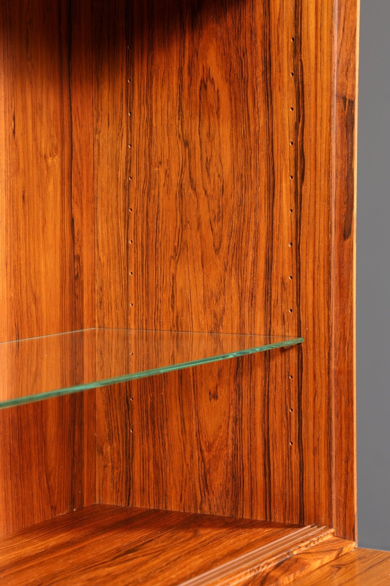 Traumhaftes Mid Century Palisander Regal Vintage Bücherregal 60s Schrank Kommode Buchablage