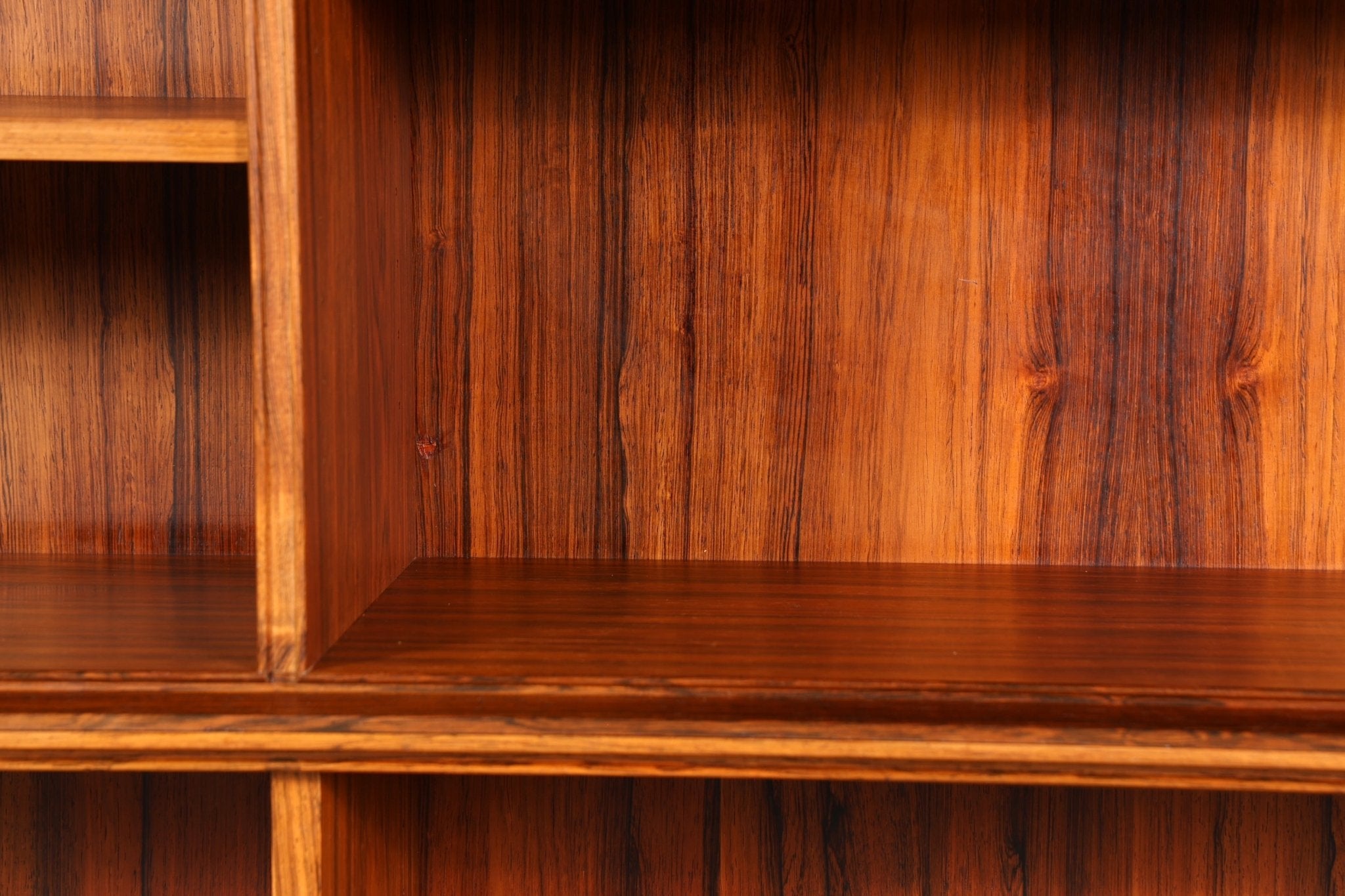 Traumhaftes Mid Century Palisander Regal Vintage Bücherregal 60s Schrank Kommode Buchablage