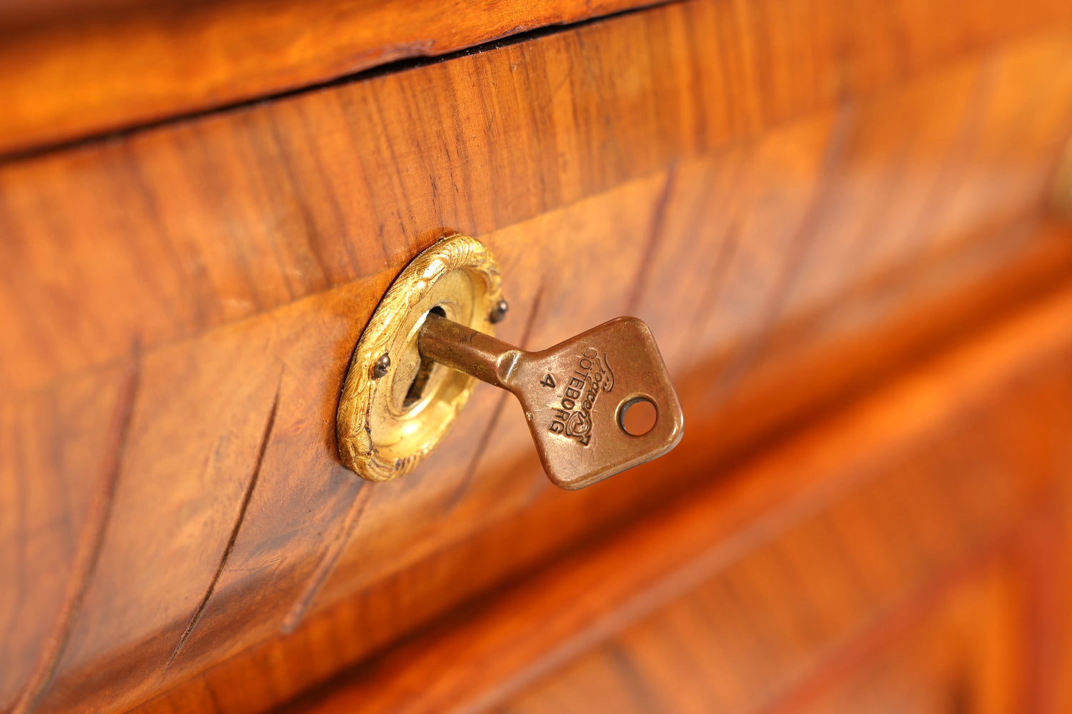 Edler Gründerzeit Sekretär Vertiko Highboard Jugendstil Kommode Schrank um 1880