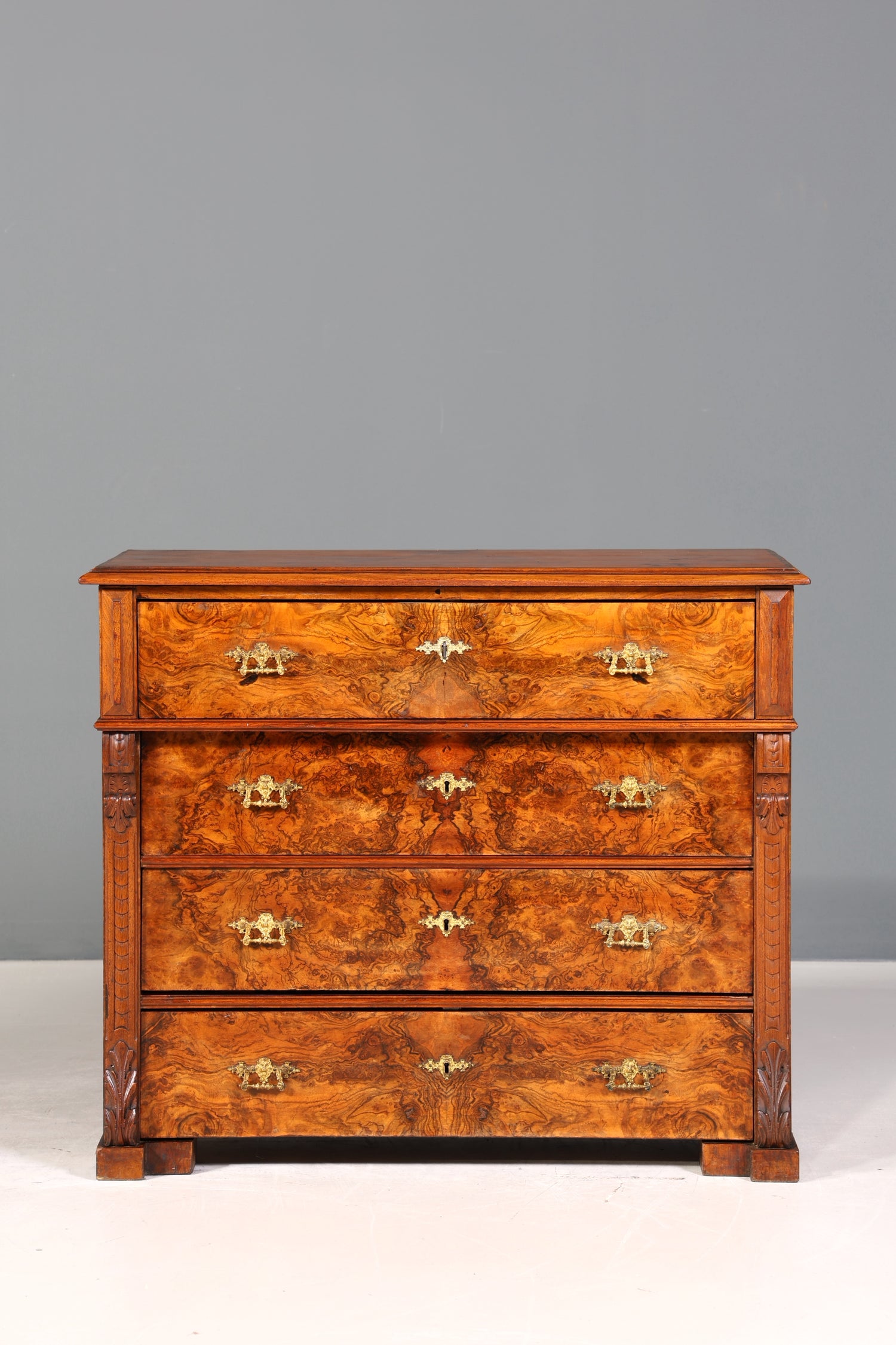 Traumhafte Gründerzeit Kommode Louis Philippe Nussbaum Sideboard um 1880 Antik Schubladenkommode
