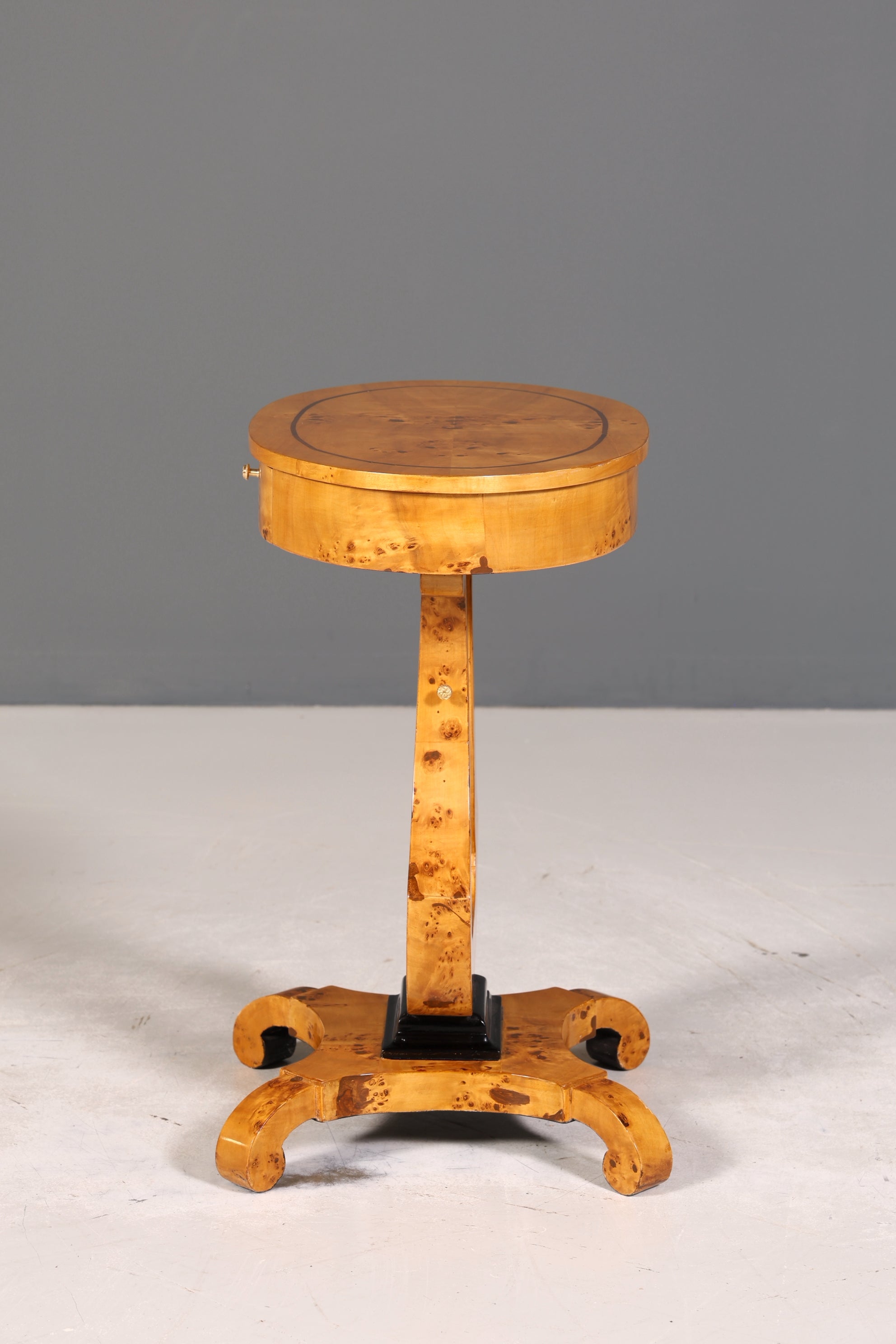 Traumhafter Art Deco Stil Beistelltisch Antik Stil Tisch Lyra Luxus Ablagetisch Birke Kommode