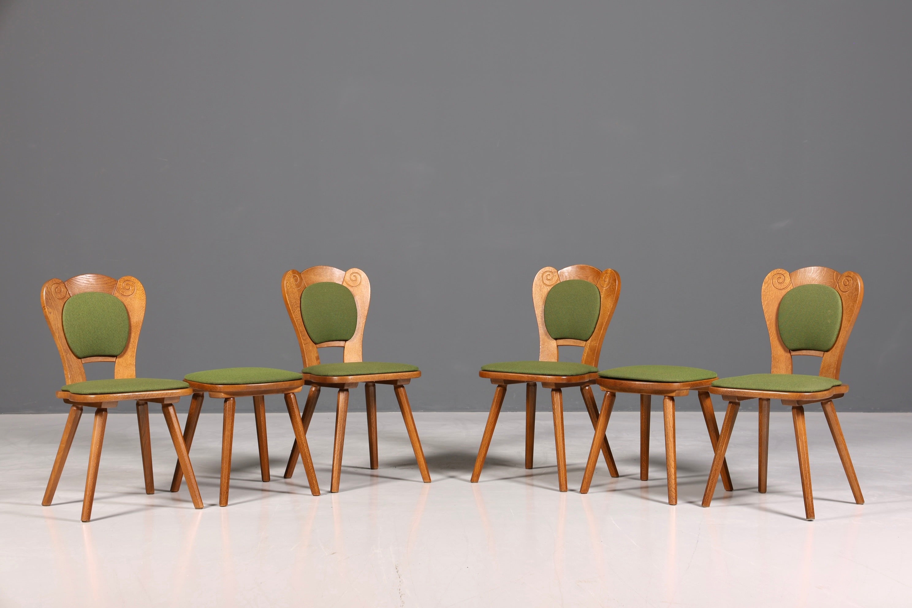 4x Schlichte Landhausstil Stühle mit zwei Hocker Retro Stuhlset Antik Stil Eiche Küchenstühle Bauernstühle Esszimmer Stühle