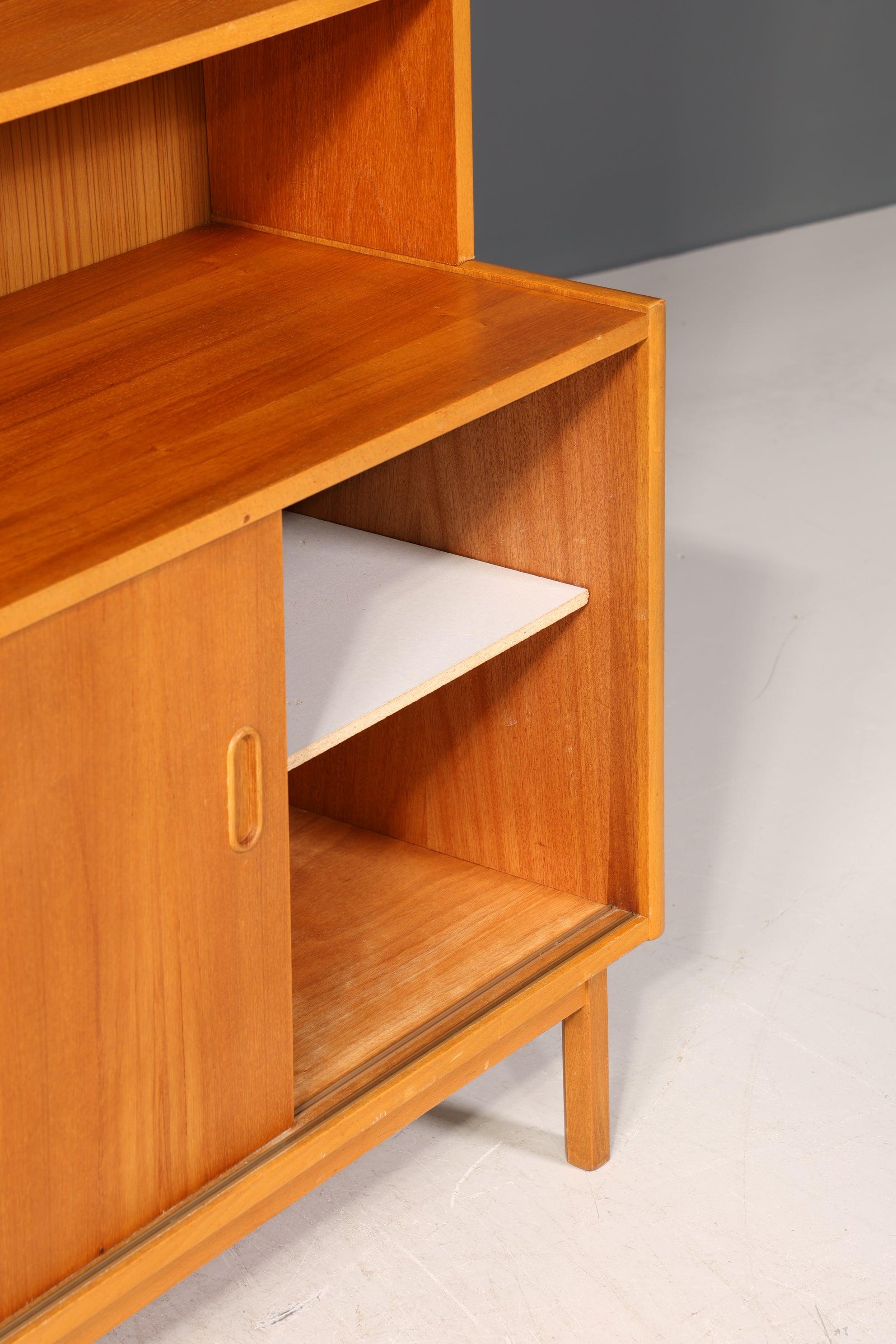 Schlichtes Mid Century Bücherregal Danish Design Schrank Retro Kommode "Made in Denmark" Schiebetür Regal Vintage 1 von 2