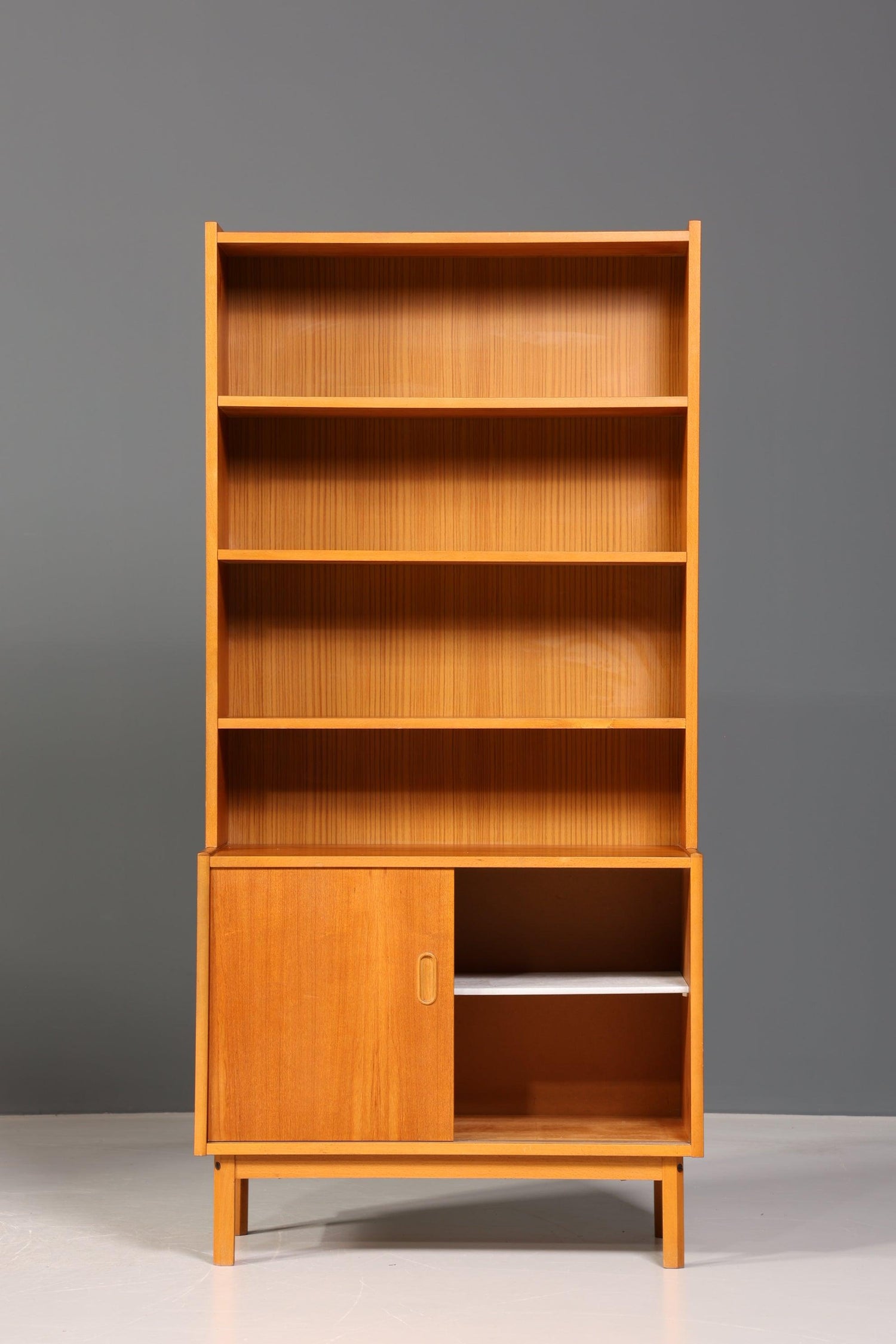 Schlichtes Mid Century Bücherregal Danish Design Schrank Retro Kommode "Made in Denmark" Schiebetür Regal Vintage 2 von 2