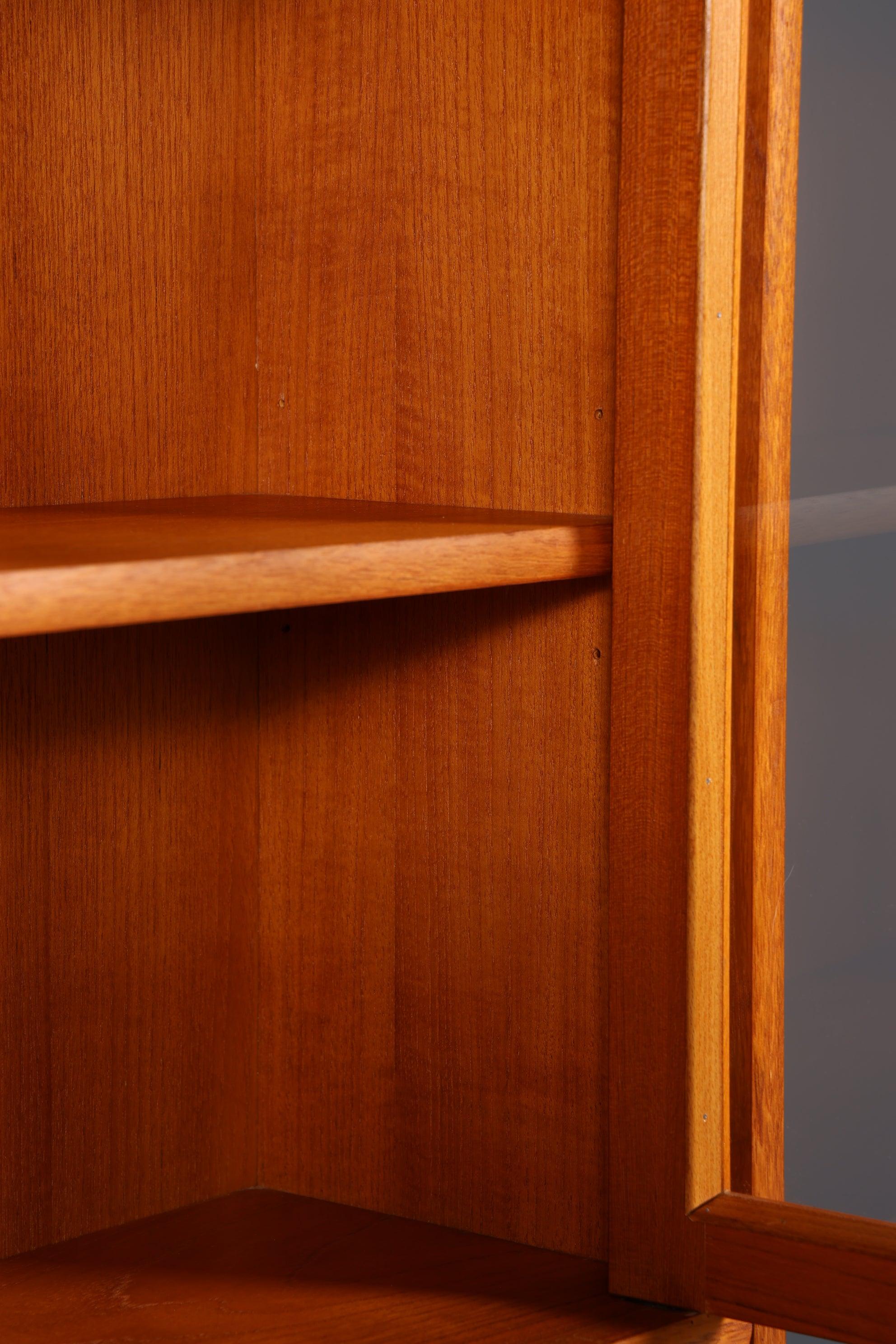Stilvolles Mid Century Regal Danish Design Teak Holz Schrank Vitrine Retro Kommode Vintage Bücherregal 60er Jahre