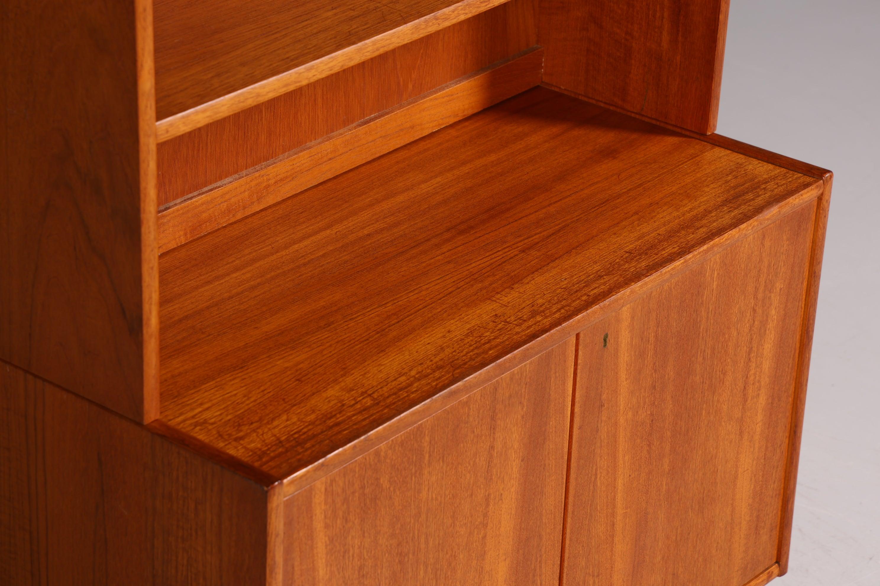 Stilvolles Mid Century Regal Danish Design Teak Holz Schrank Vitrine Retro Kommode Vintage Bücherregal 60er Jahre