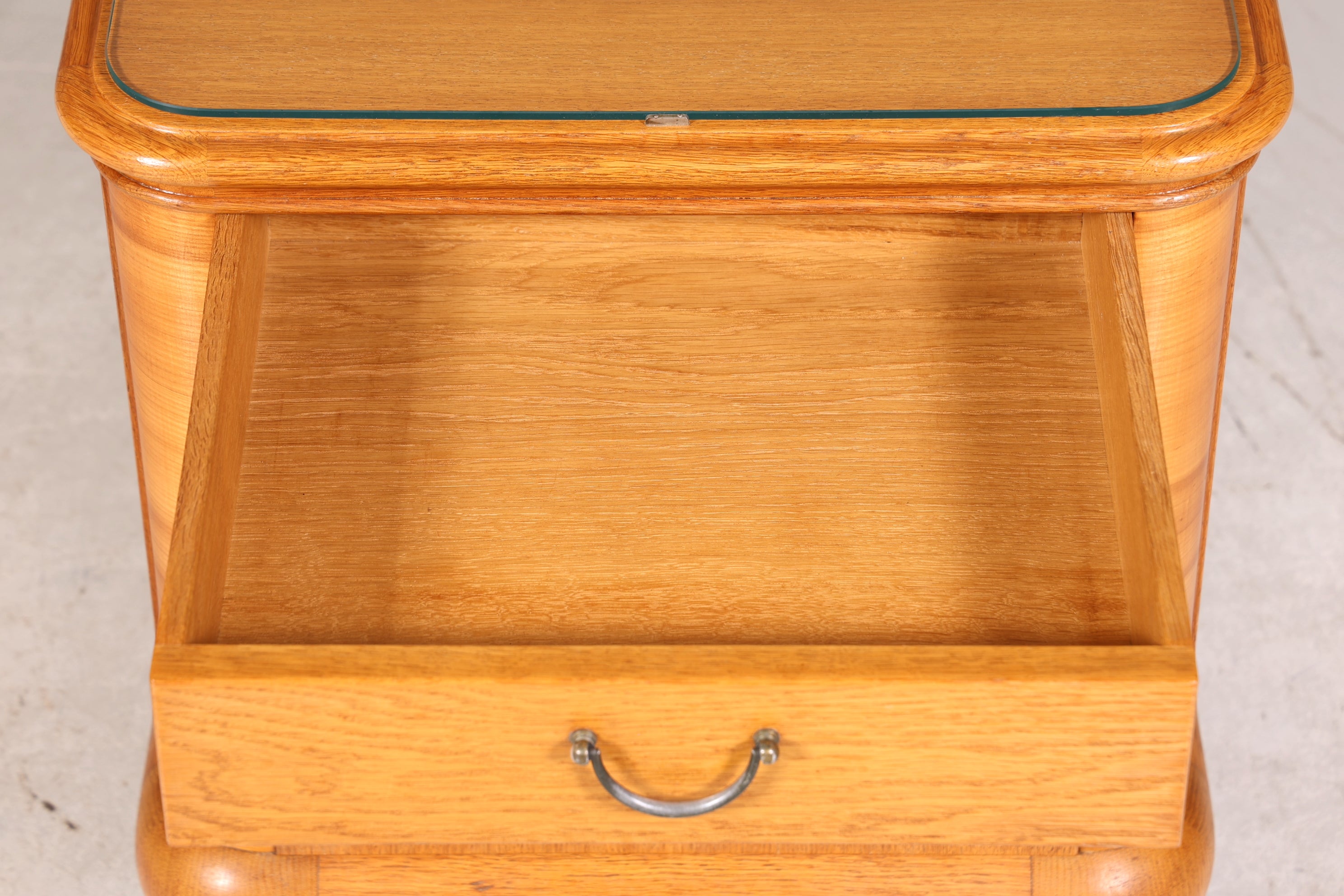Traumhafte Mid Century Kommode Vintage Nachttisch 60s Schrank Nachtschrank 1 von 2