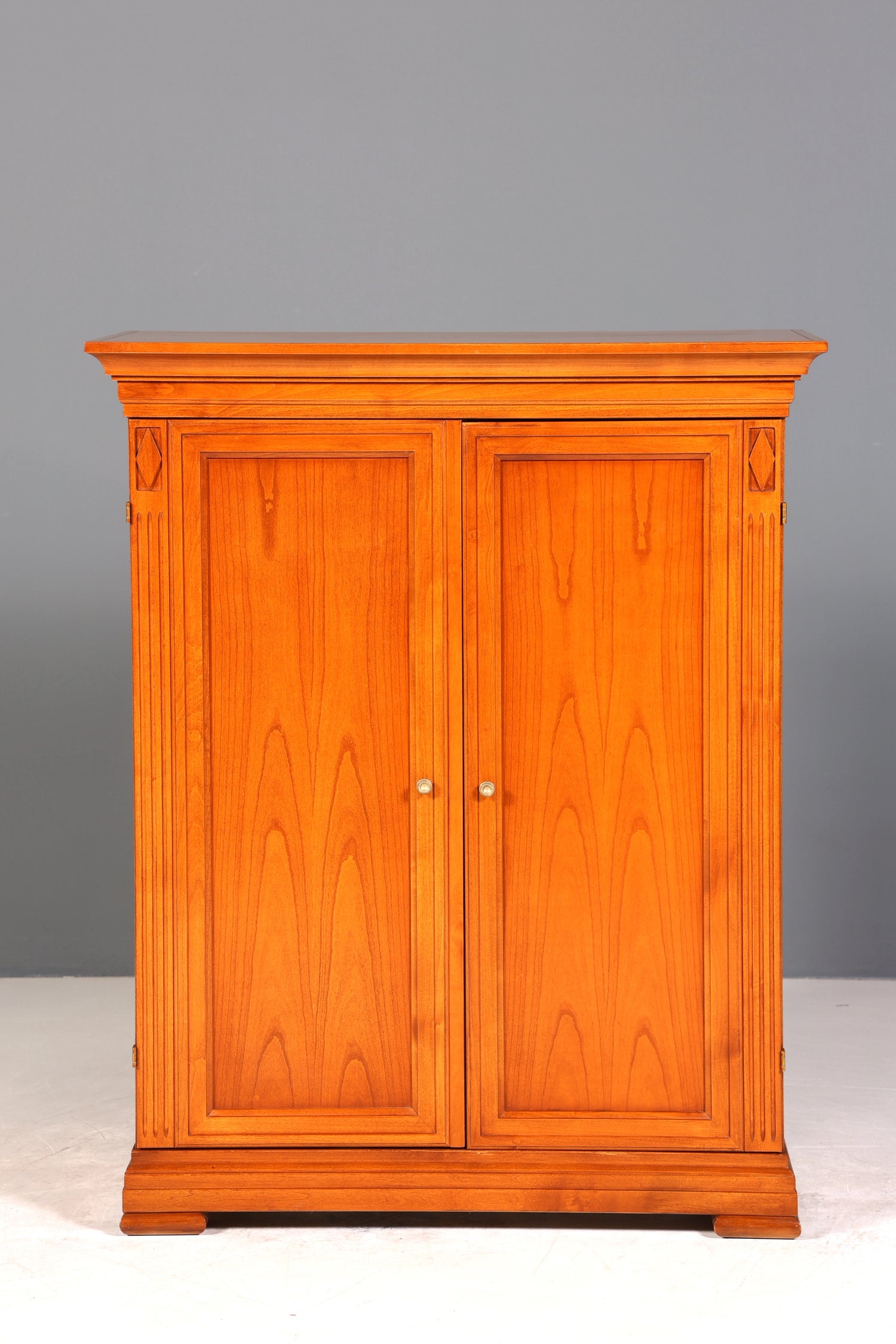 Wunderschöner Original Selva Schrank Antik Stil Hifi Schrank Villa Borghese TV Schrank