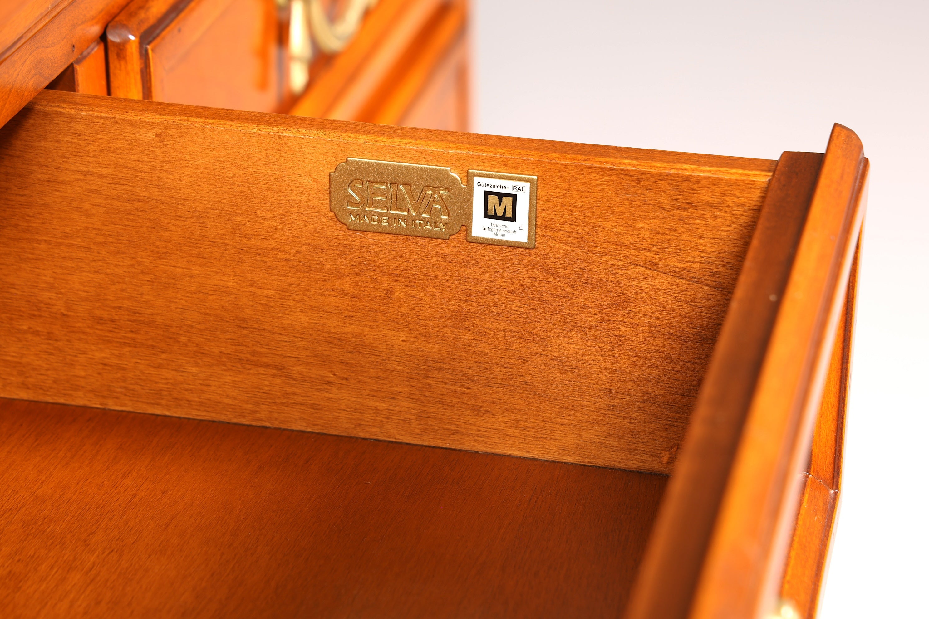 Traumhafte Original Selva Vitrine Antik Stil massiv Holz Buffet Villa Borghese Schrank Regal