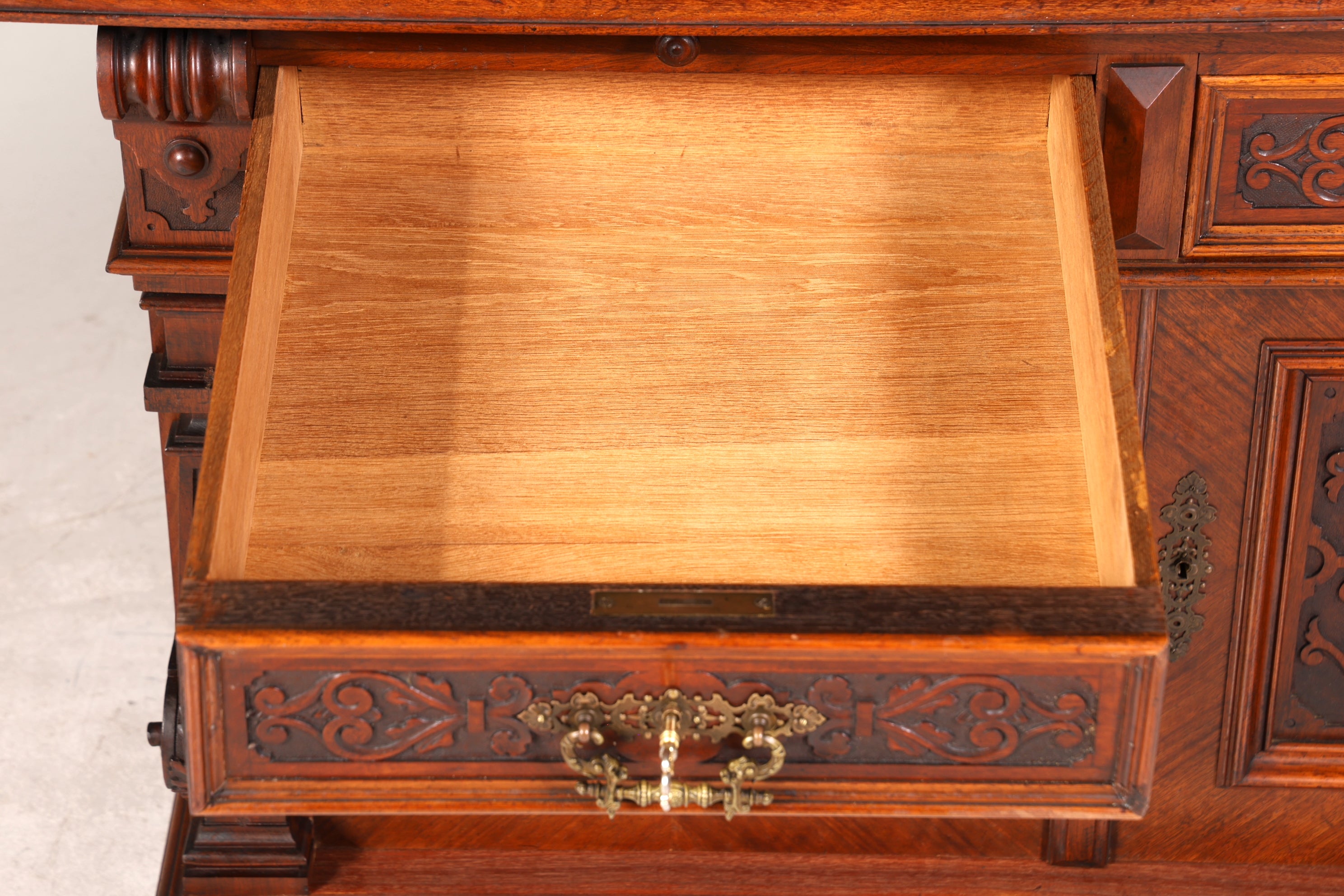 Edler Gründerzeit Vitrine Schrank Antik Nussbaum Regal Jugendstil Vitrinenschrank Geschirrschrank um 1880