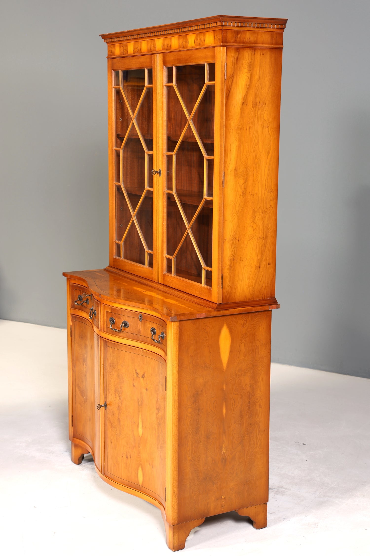 Wunderschöne Englische Vitrine Bücherschrank Buffet Antik Stil Englisch Eibe Glasvitrine Bibliothek