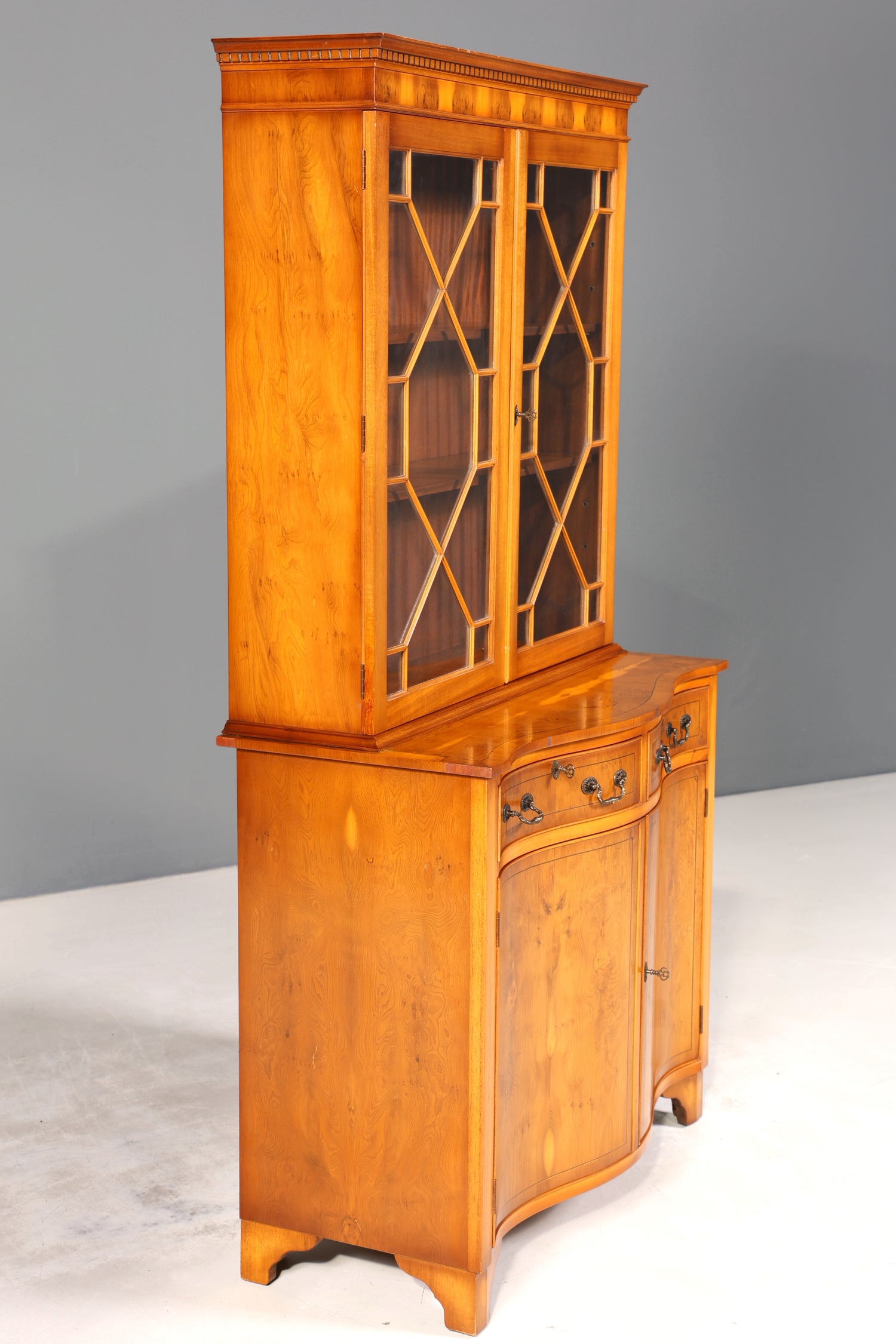 Wunderschöne Englische Vitrine Bücherschrank Buffet Antik Stil Englisch Eibe Glasvitrine Bibliothek