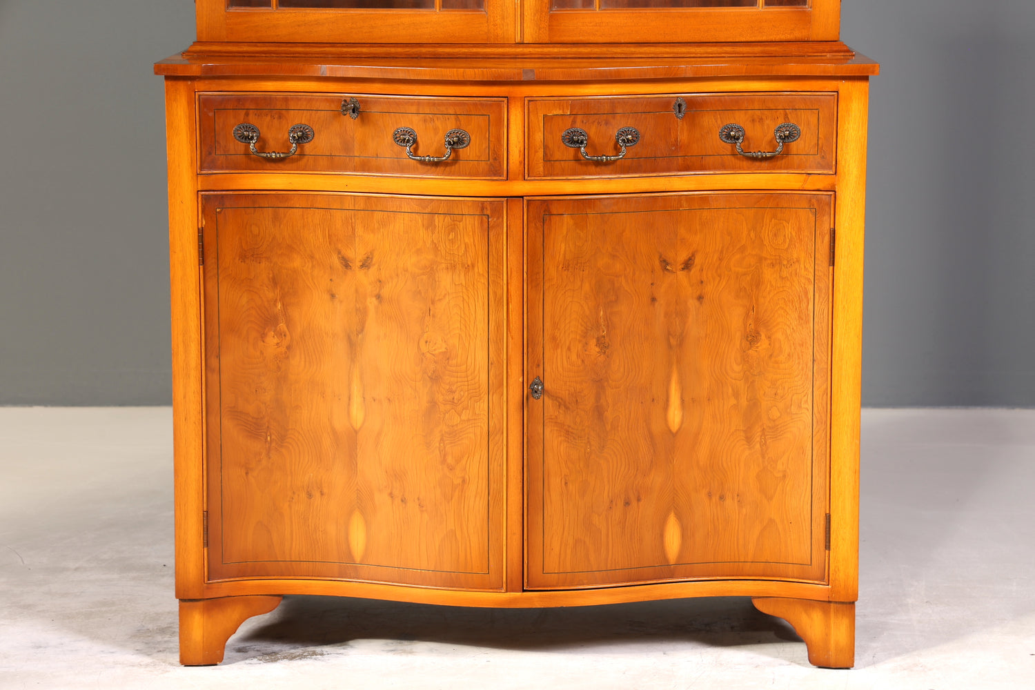 Wunderschöne Englische Vitrine Bücherschrank Buffet Antik Stil Englisch Eibe Glasvitrine Bibliothek