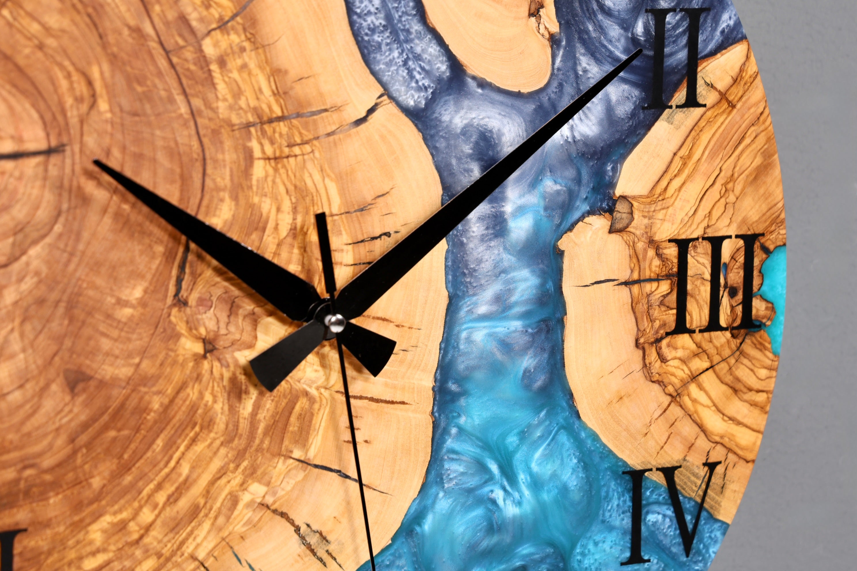 Traumhafte Handgefertigte Epoxidharz Wanduhr Olivenbaum Uhr Epoxy Analog Uhr