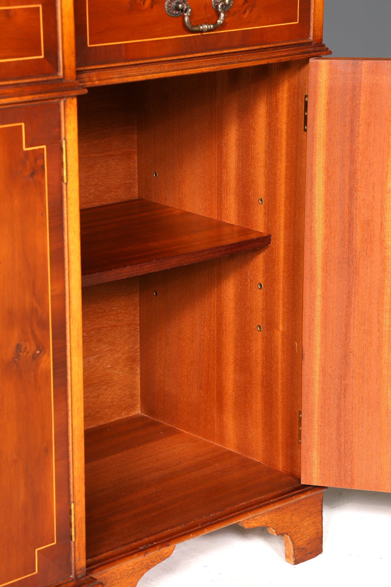 Wunderschöne Englische Vitrine Bibliothek Eibe Bücherschrank UK Buffet Schrank 60s Jahre