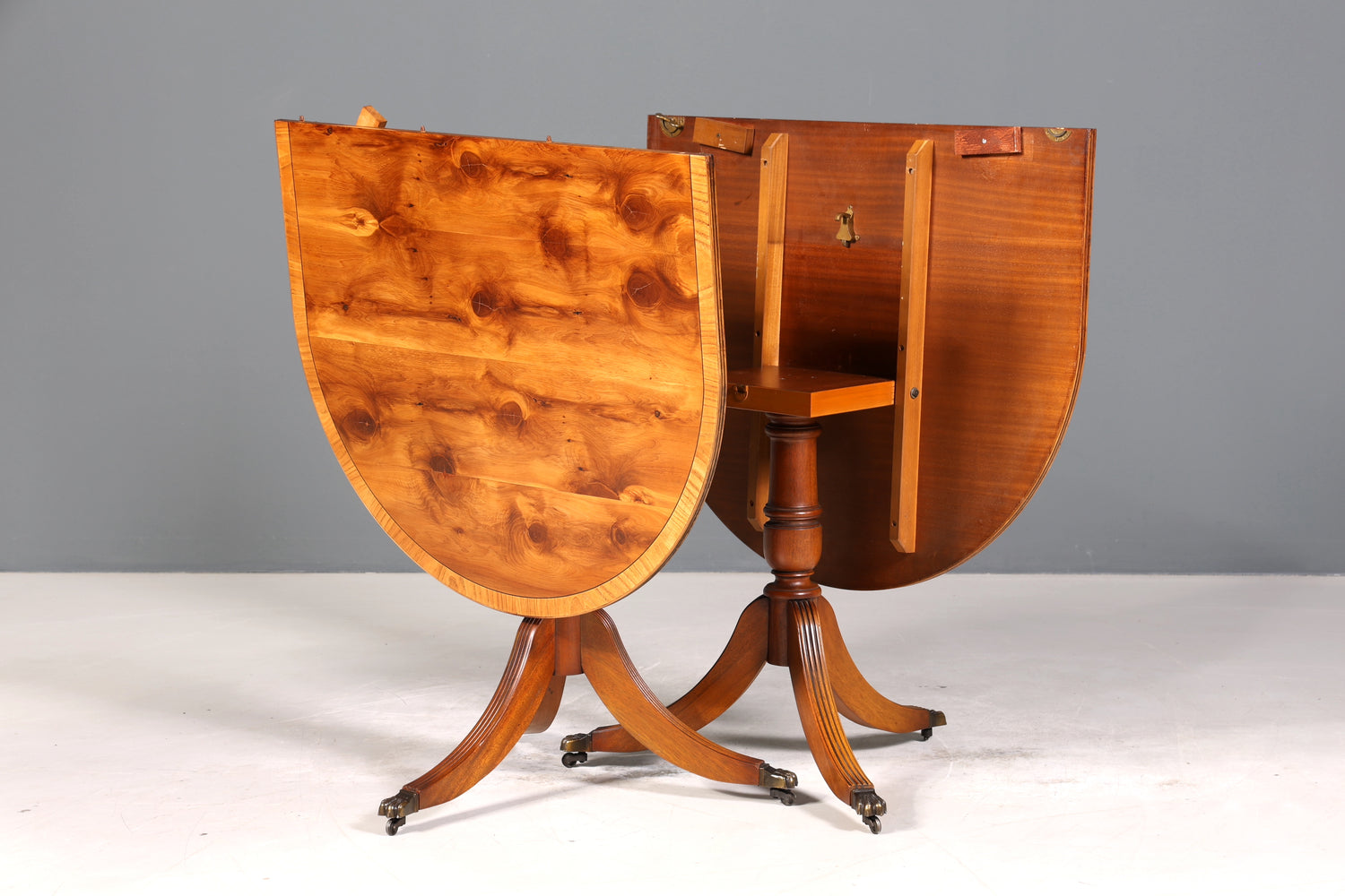 E830 Finish Wunderschöner Englischer Tisch ausziehbarer Esstisch Antik Stil 60s Küchentisch Eibe