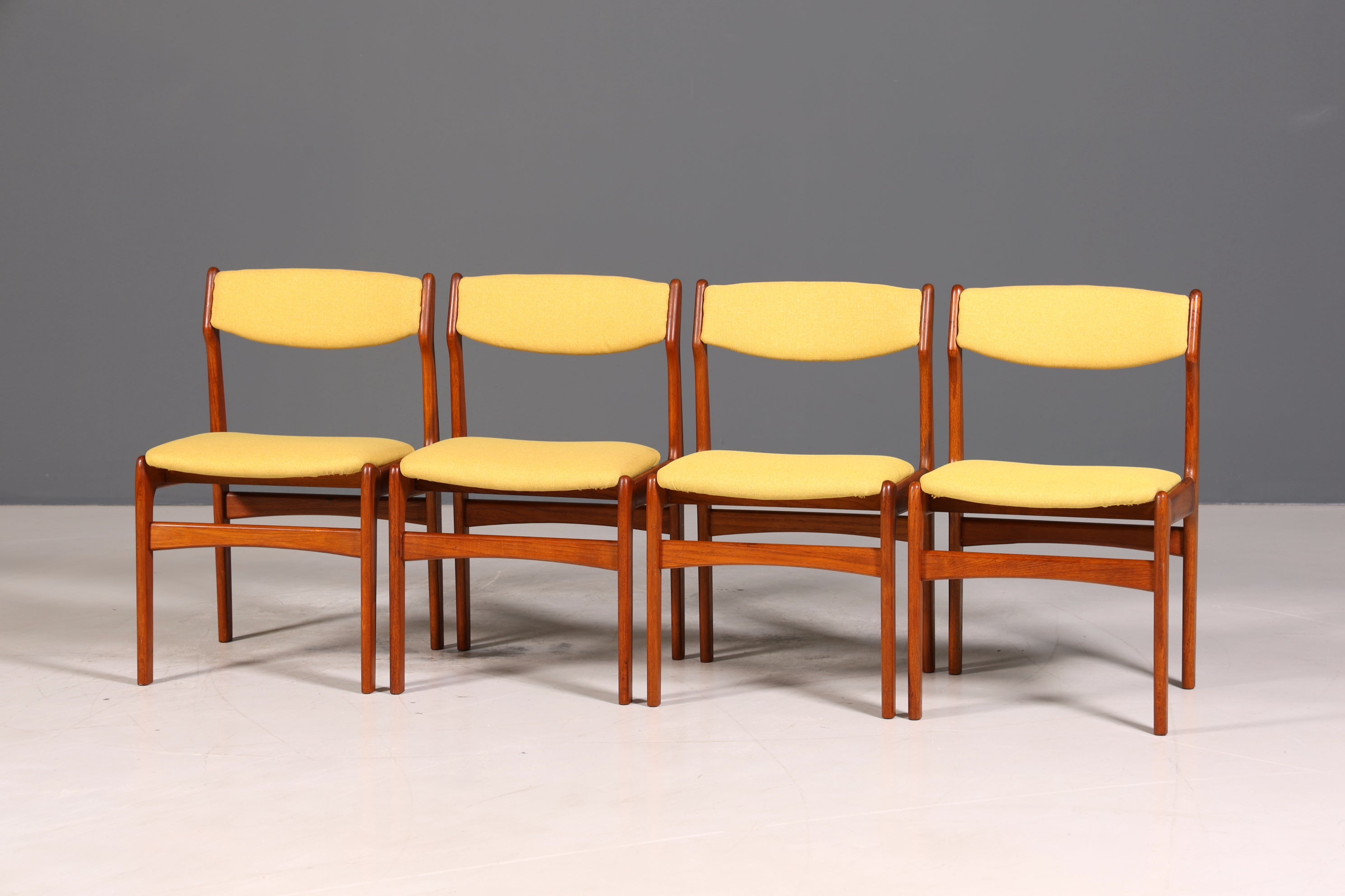 4x Mid Century Teak Holz Stühle Made in Denmark Retro Stuhlset Danish Design Küchenstühle