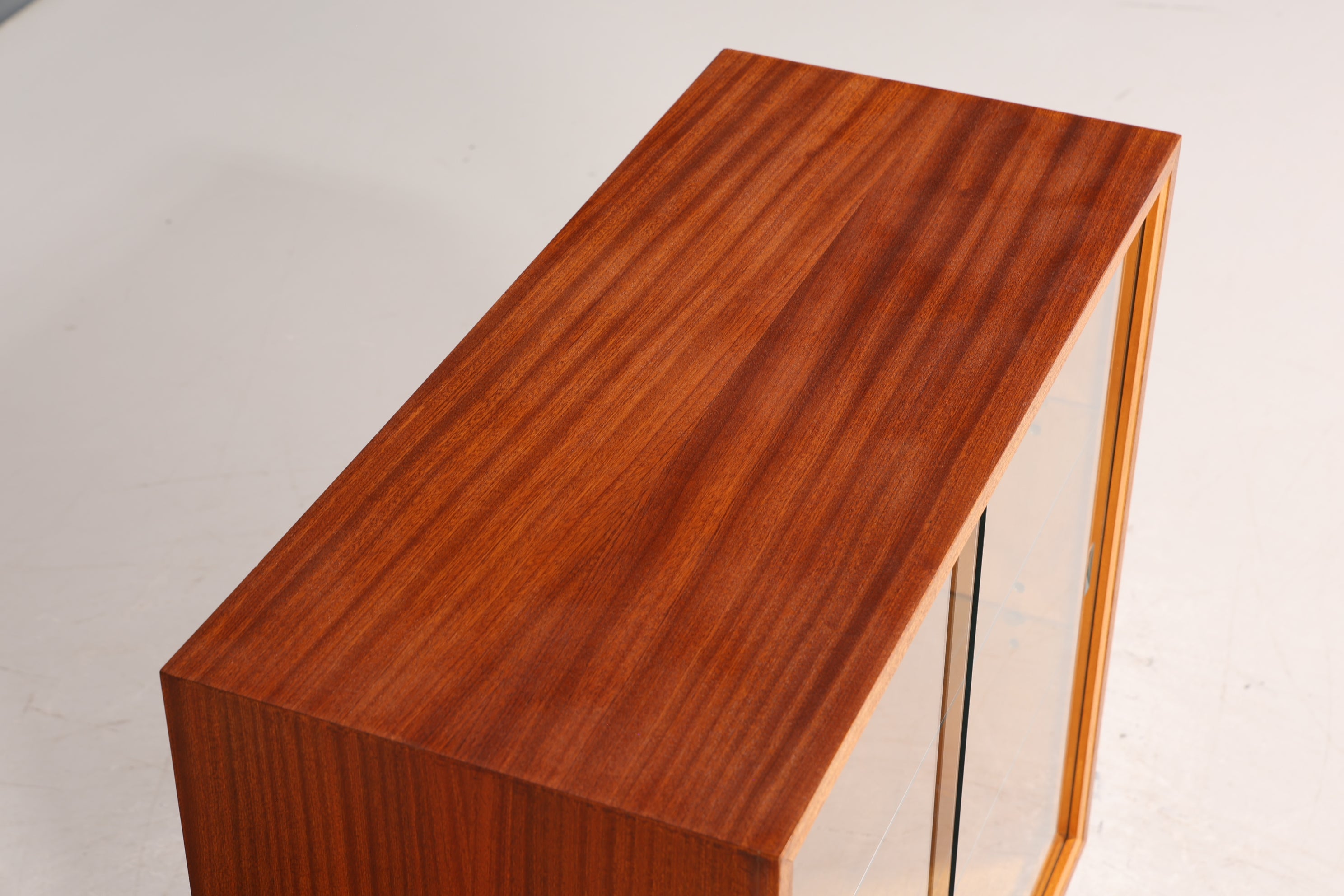 Wunderschöne Mid Century Vitrine Vintage Regal Retro Bücherregal 60s Schrank 1 von 2