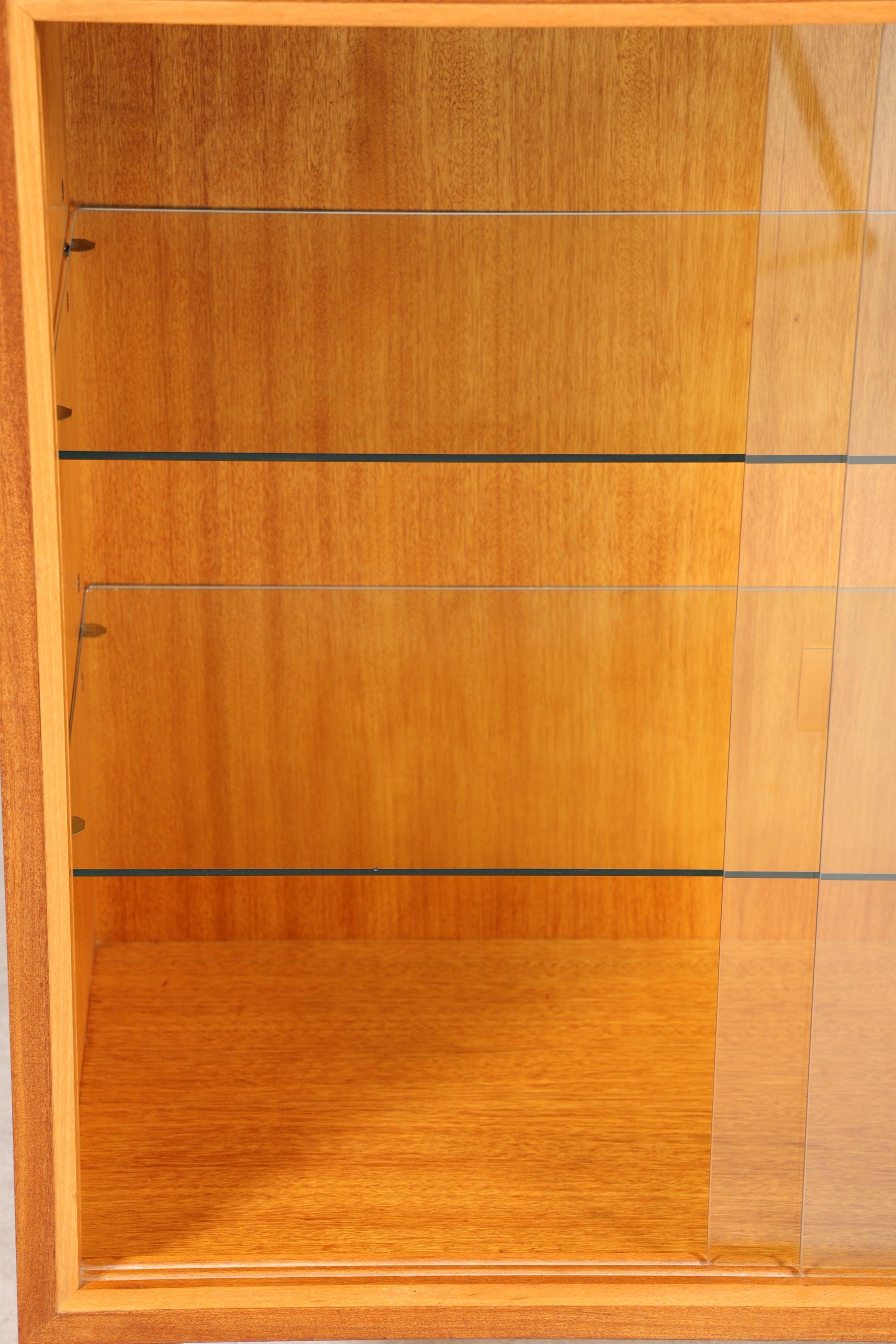Wunderschöne Mid Century Vitrine Vintage Regal Retro Bücherregal 60s Schrank 1 von 2