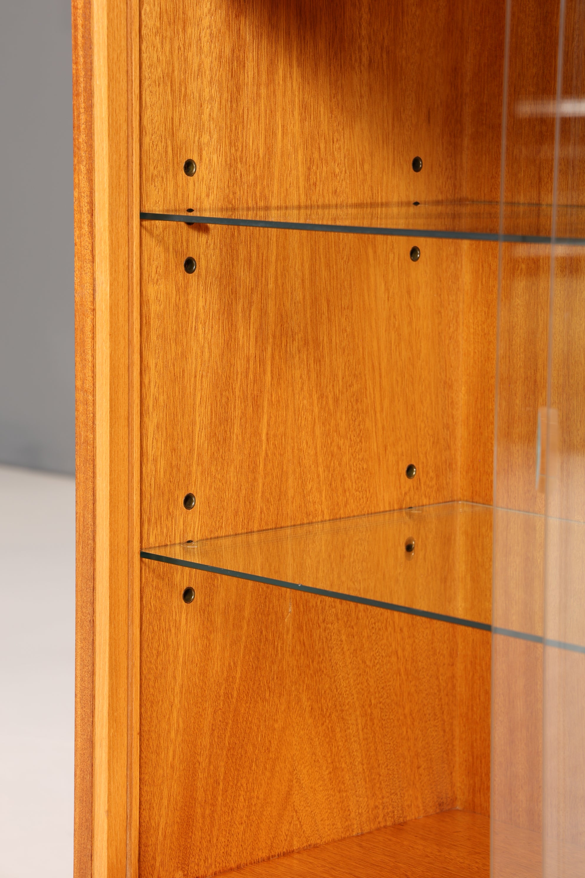 Wunderschöne Mid Century Vitrine Vintage Regal Retro Bücherregal 60s Schrank 1 von 2
