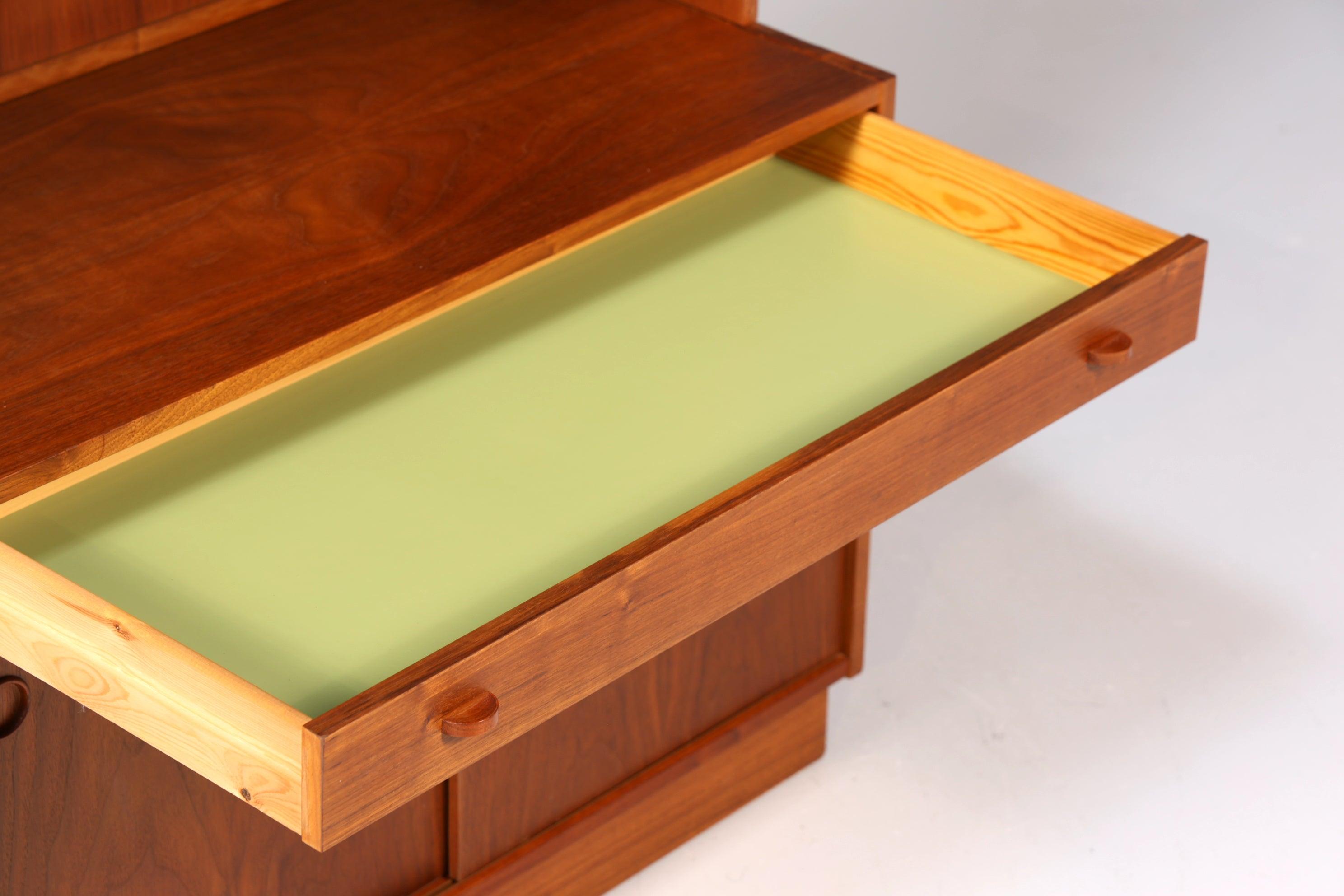 Stilvolles Mid Century Regal skandinavisches Bücherregal Kommode 60er Jahre