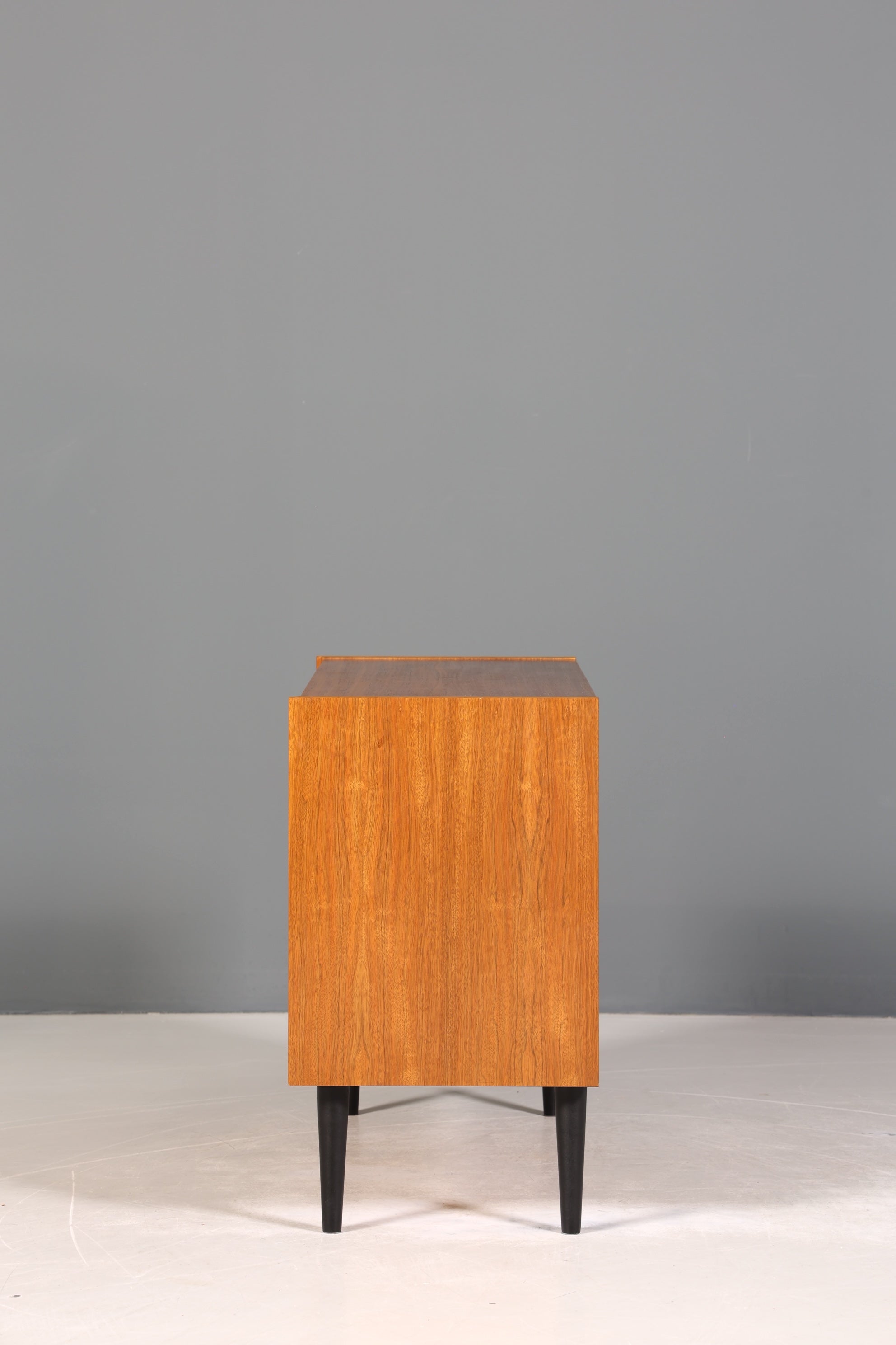 Schlichter Mid Century Schrank Vintage Retro Kommode Flur Kommode 60s VEB Regal Sideboard 3 von 3