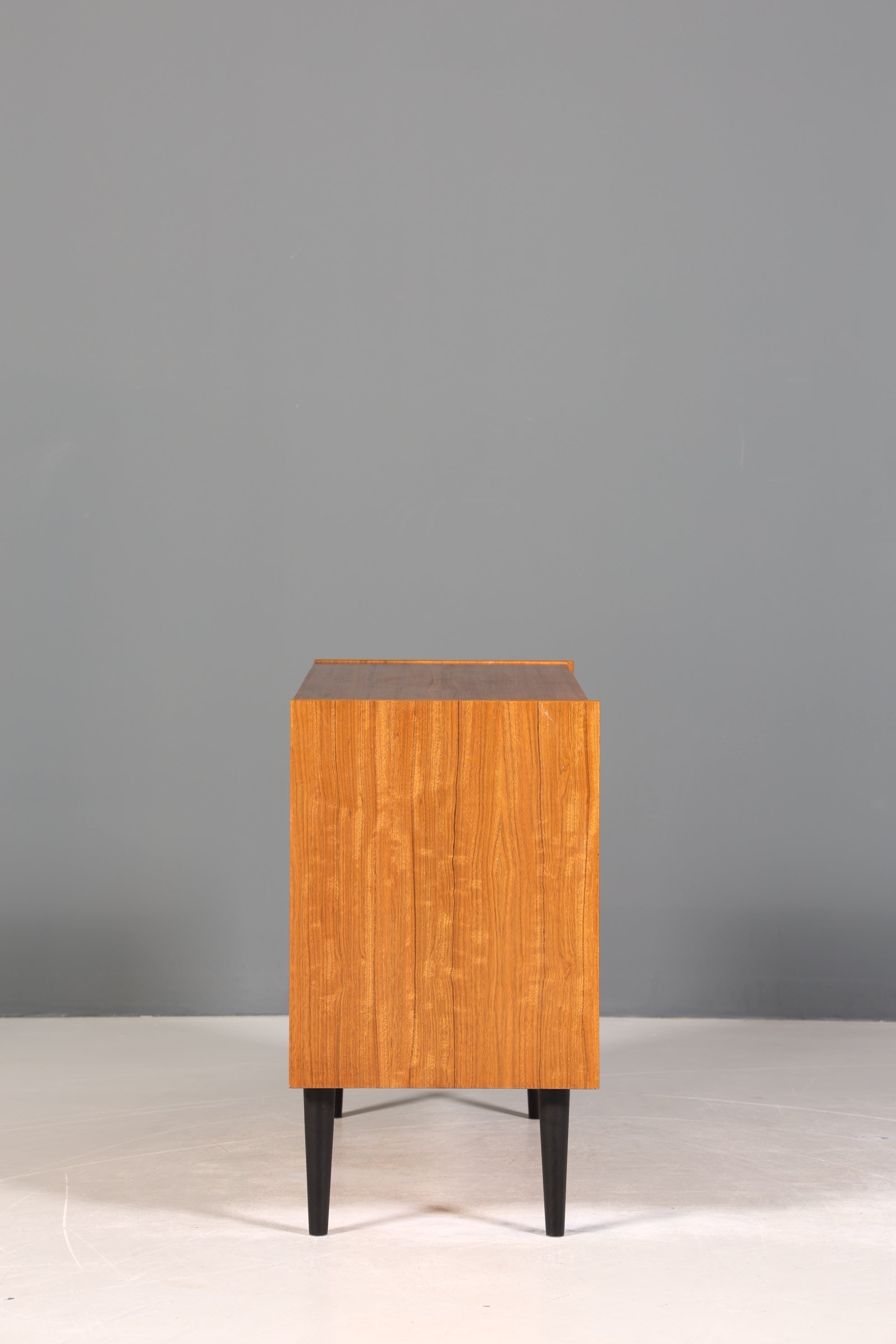 Schlichter Mid Century Schrank Vintage Retro Kommode Flur Kommode 60s VEB Regal Sideboard 3 von 3