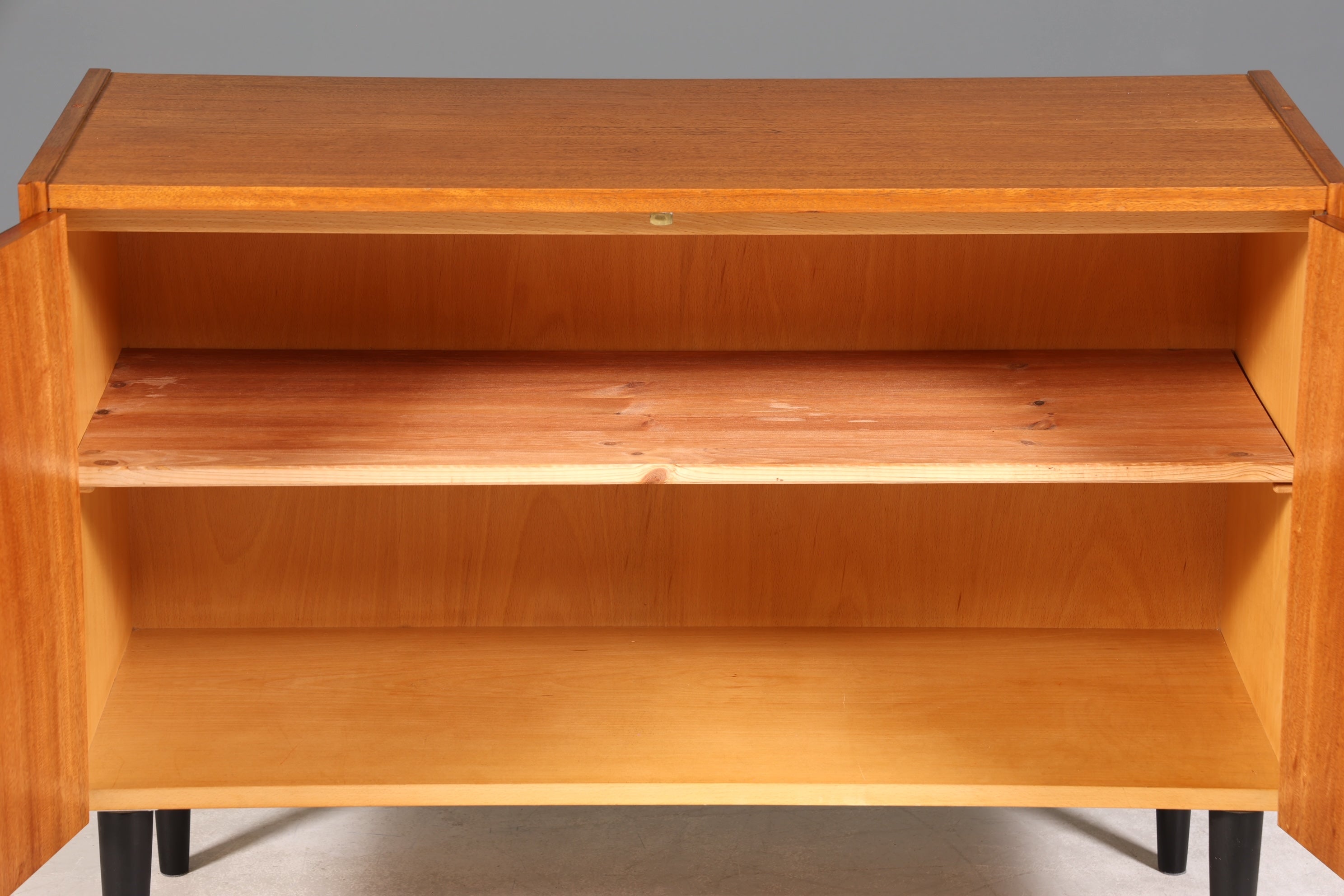 Schlichter Mid Century Schrank Vintage Retro Kommode Flur Kommode 60s VEB Regal Sideboard 3 von 3
