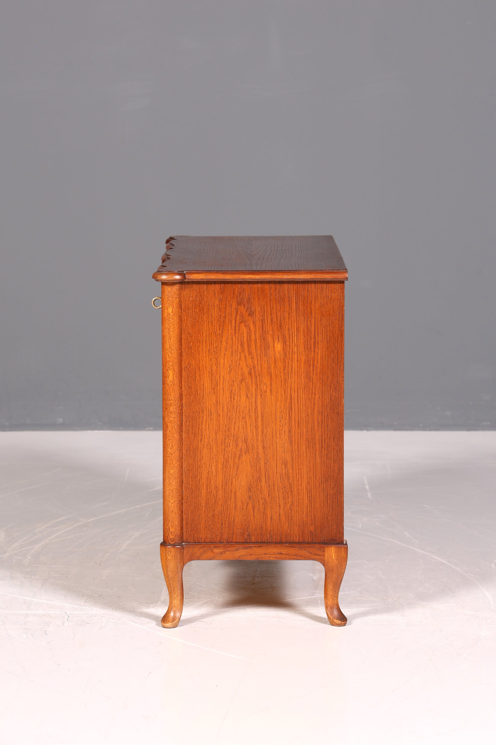 Traumhafte kleine geschwungene Kommode im Barock Stil Englisch Schubladenkommode