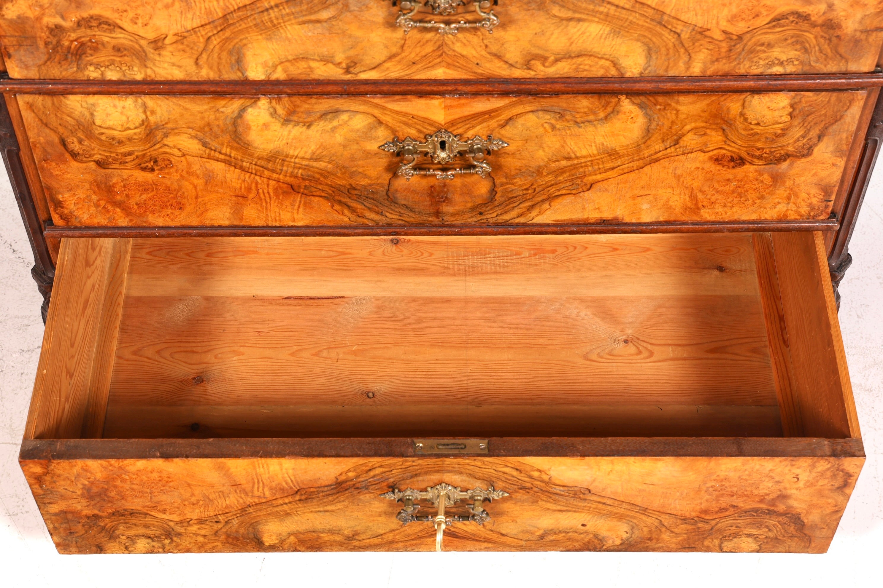 Wunderschöne Louis Philippe Kommode Nussbaum Gründerzeit Schubladen Kommode Sideboard um 1880