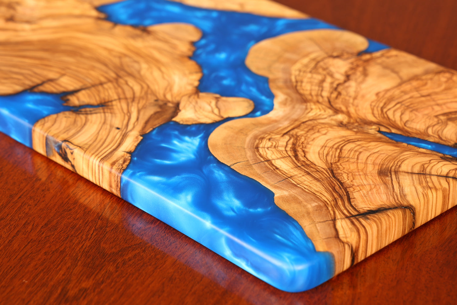 Wunderschönes Handgefertigtes Epoxidharz Schneidebrett Olivenbaum Servierbrett Epoxy Holzbrett