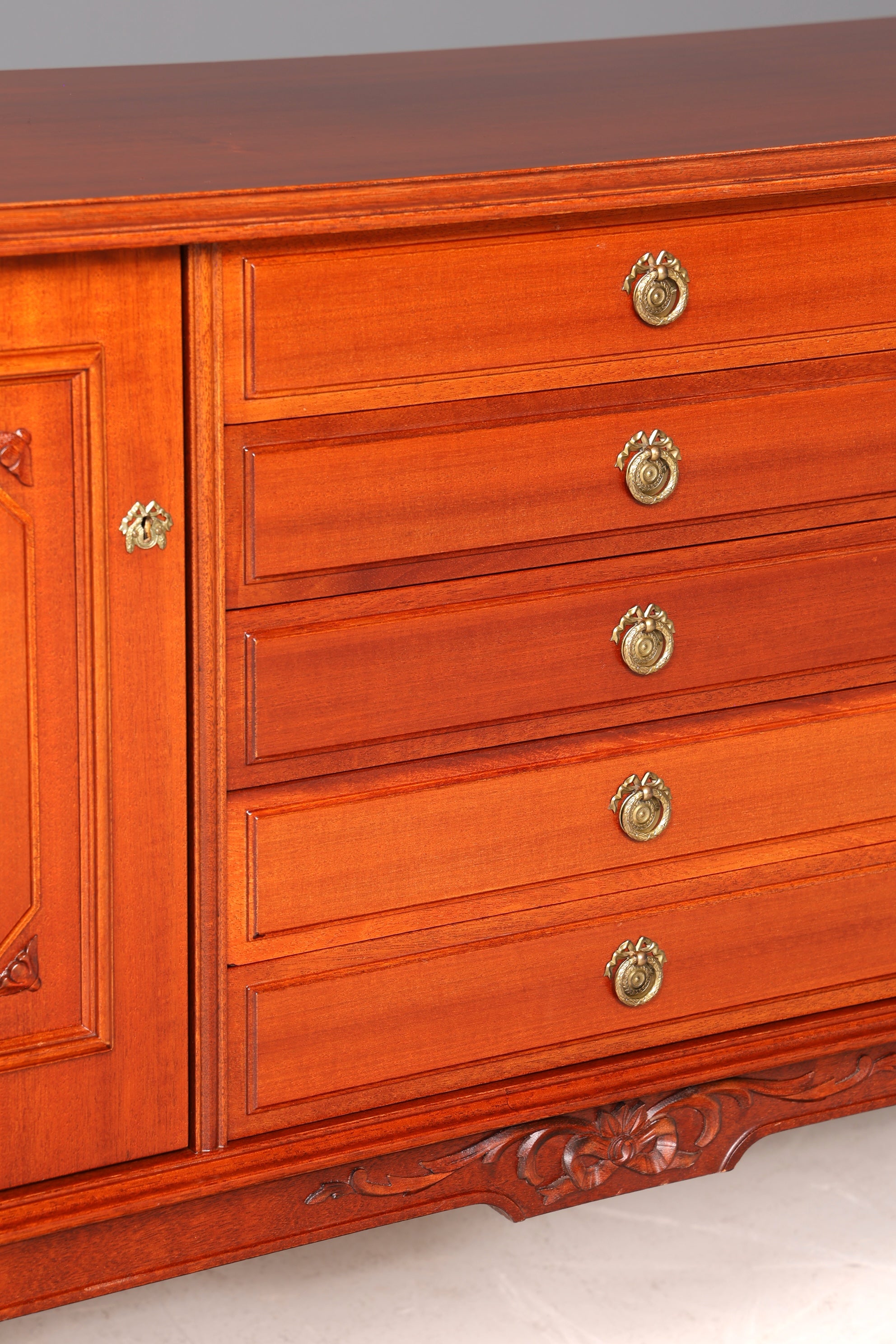 Traumhaftes Sideboard im Gustavianischer Stil Kommode TV Schrank Antik 60s
