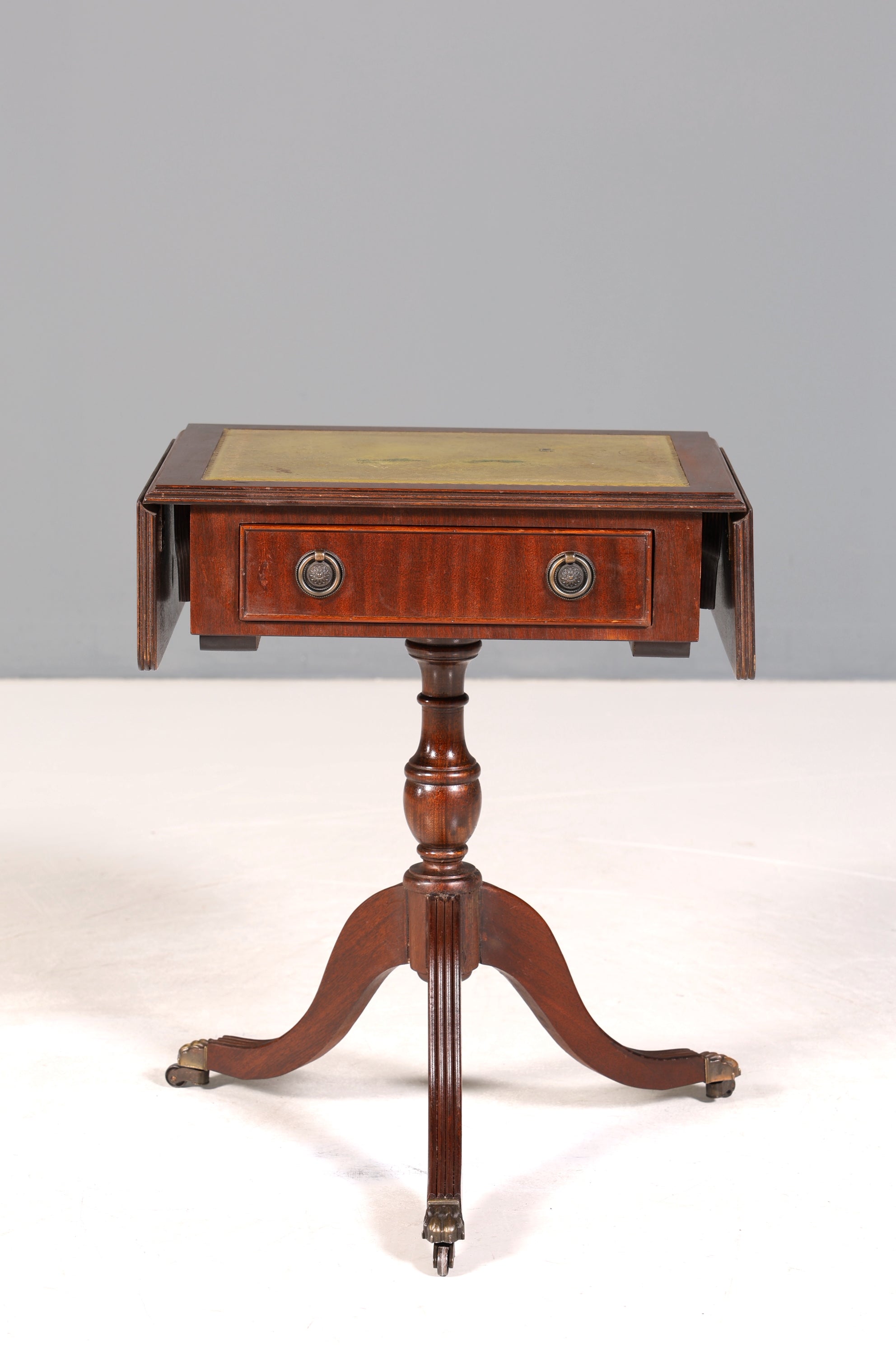 Wunderschöner Englischer Tisch Mahagoni Klapptisch Beistelltisch Englisch echt Leder Antik 60s Ablage 1 von 2