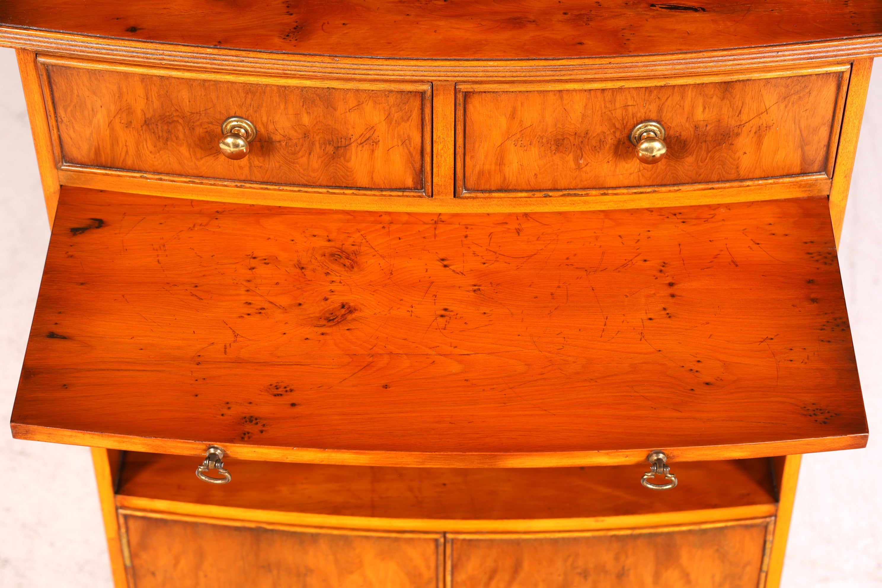 Wunderschöne Englische Kommode Eibe Schrank Reprodux Bevan Funnell Antik Stil Ablagetisch