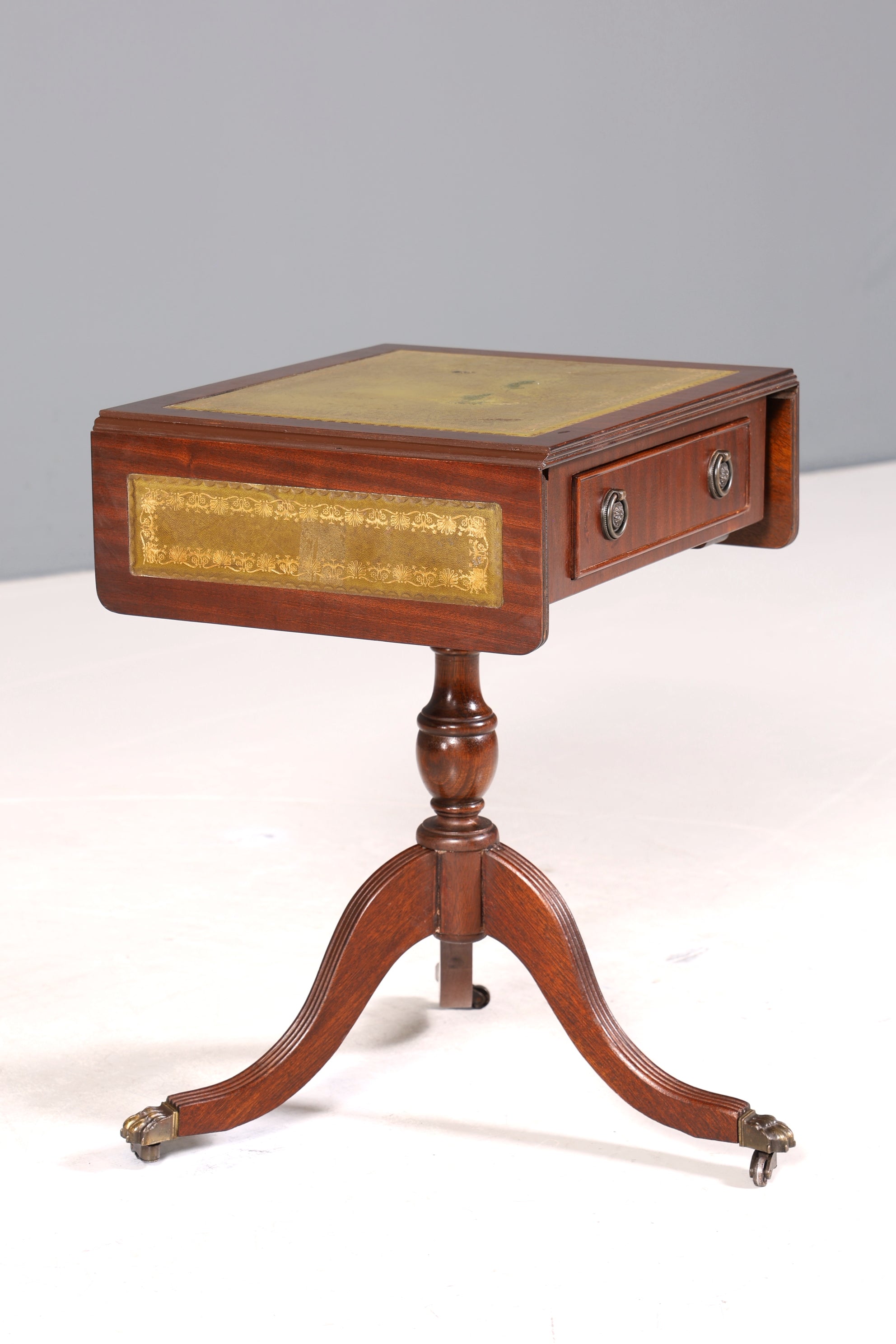 Wunderschöner Englischer Tisch Mahagoni Klapptisch Beistelltisch Englisch echt Leder Antik 60s Ablage 1 von 2