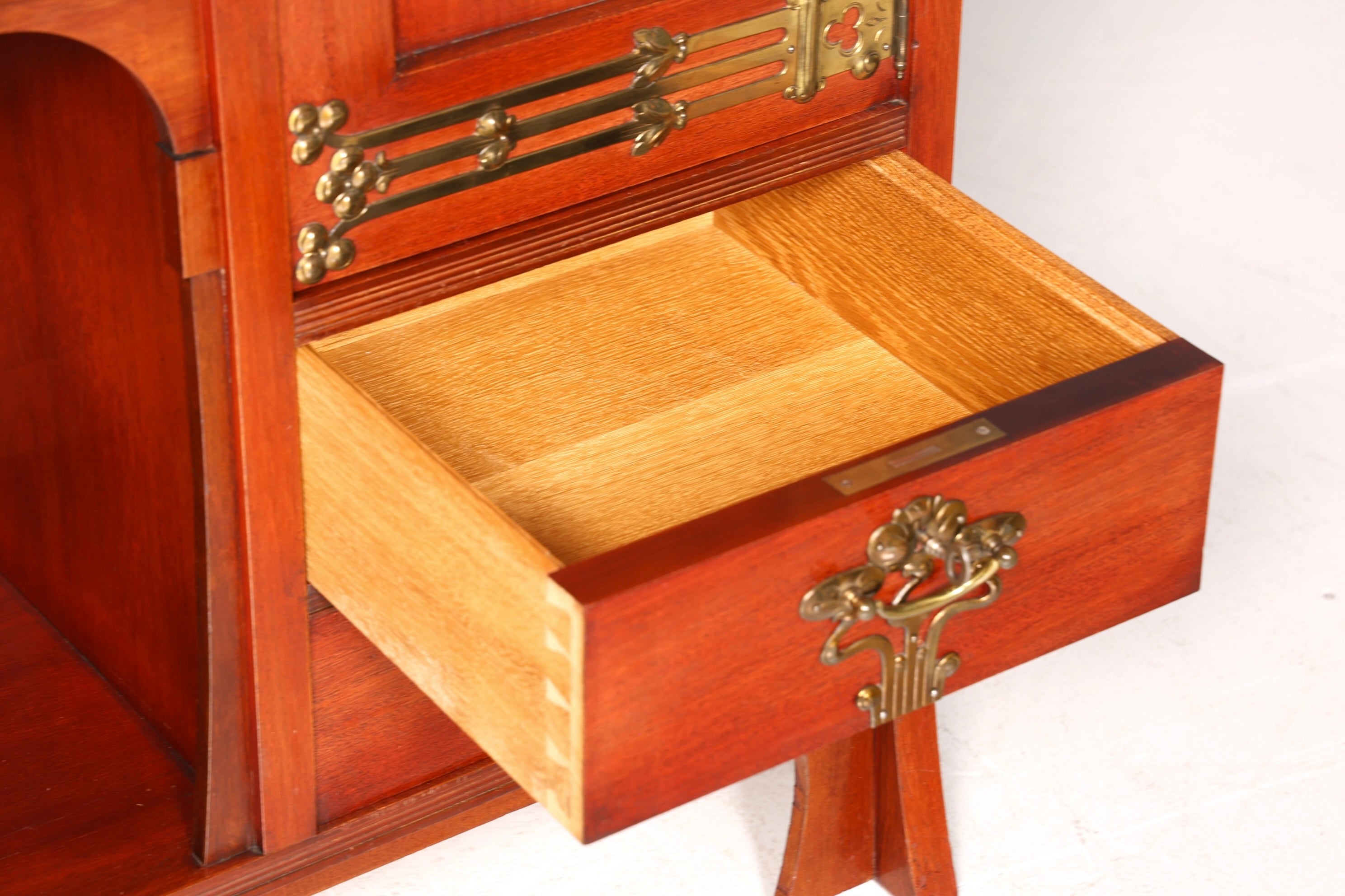 Filigraner Jugendstil Schrank um 1910 echt Holz Vertiko Vitrine Antik Regal Glasvitrine