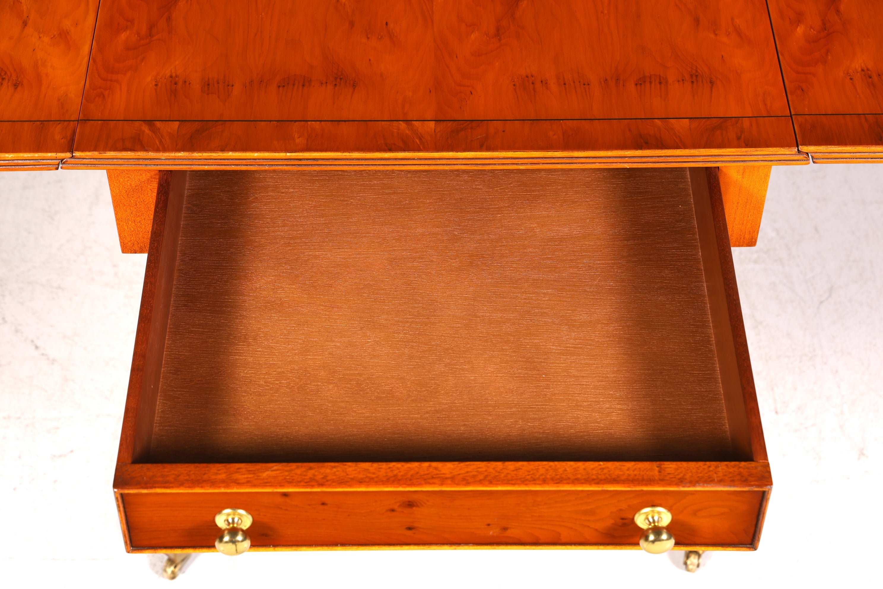 Wunderschöner Englischer Tisch Couchtisch 60s Klapptisch englischer Ablagetisch Wohnzimmer Tisch