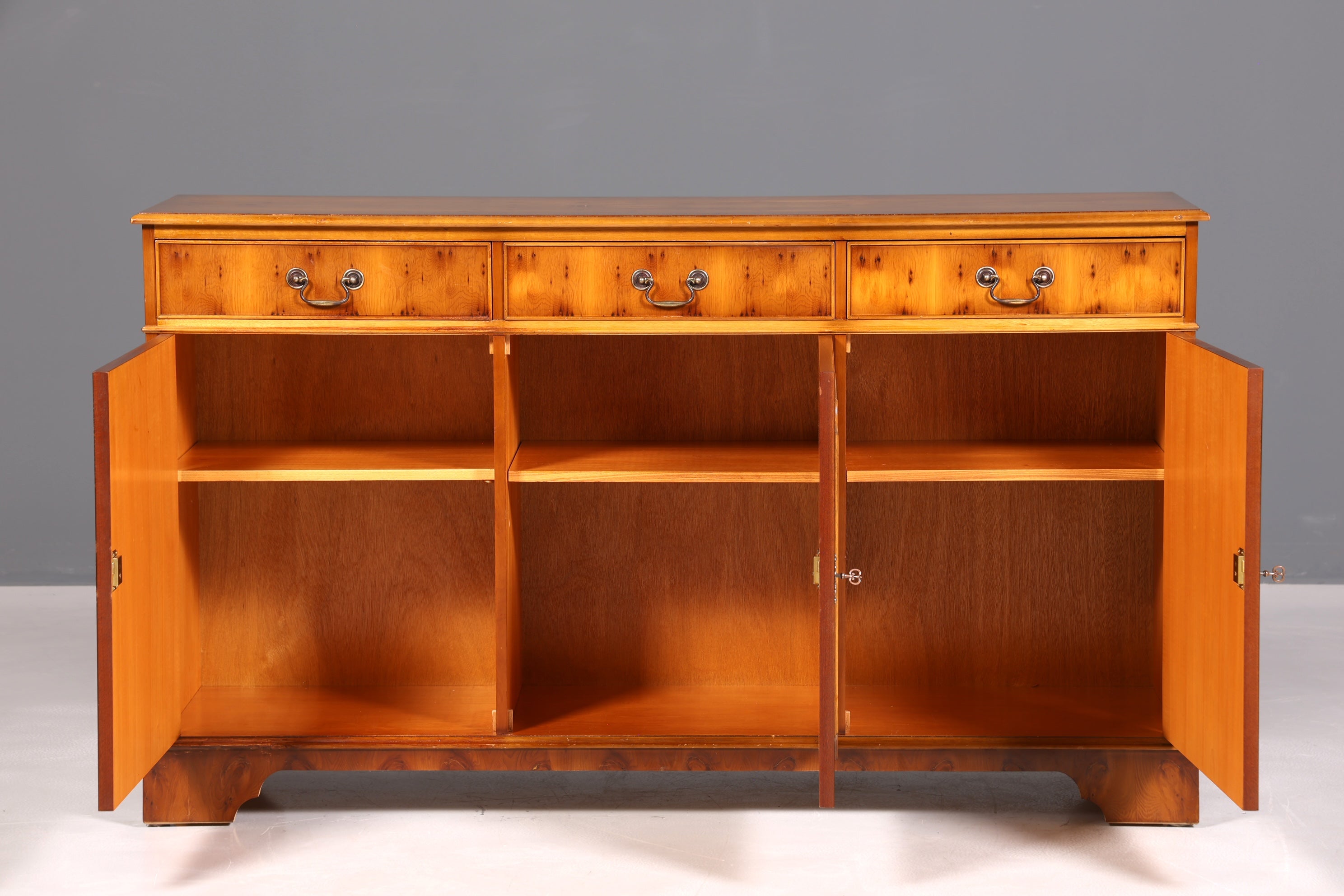 Wunderschönes Englisches Sideboard Schrank Antik 60s Buffetschrank Kommode