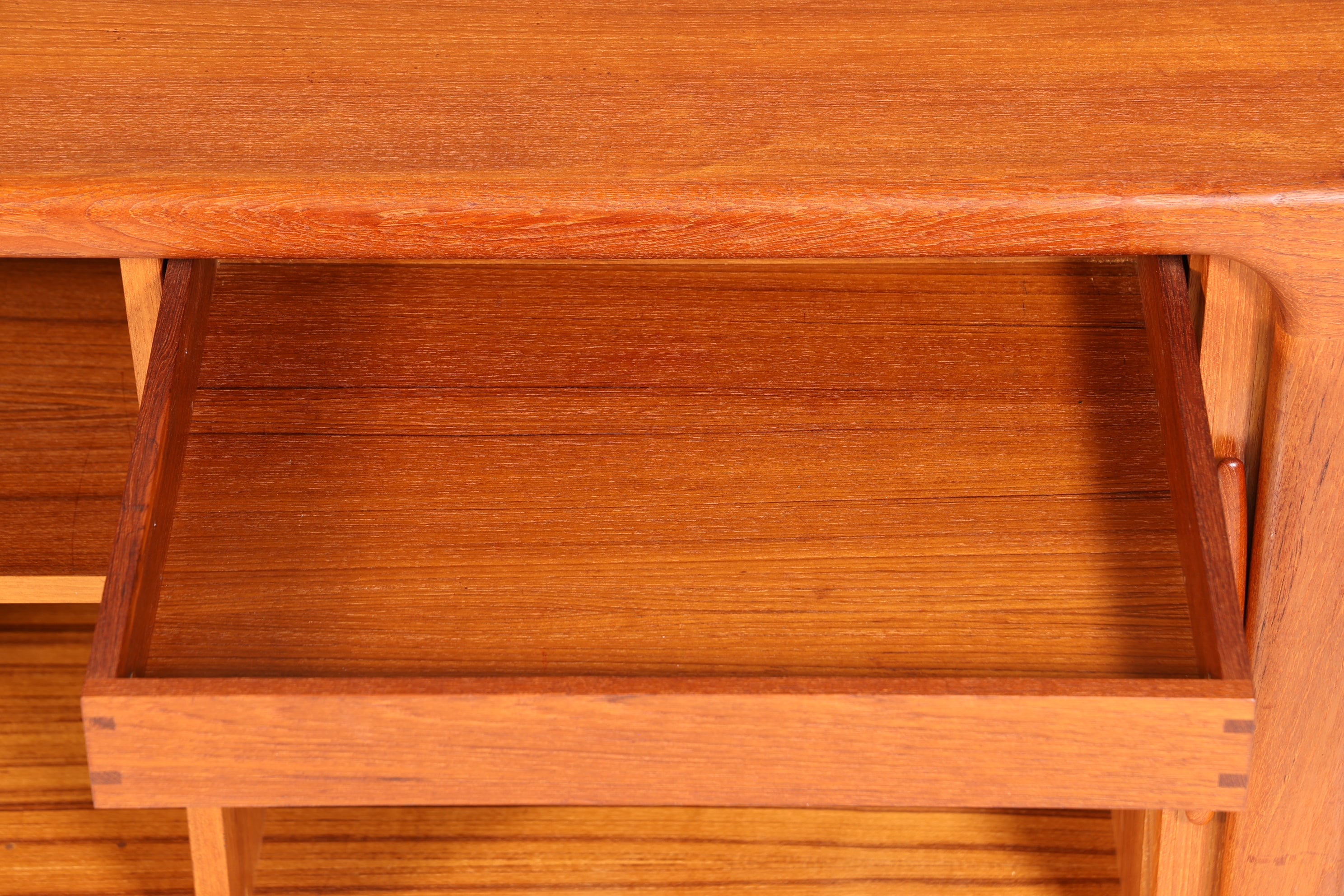 Wunderschöner Mid Century Schrank Original Dyrlund Sideboard Danish Design Teak Holz TV Schrank 60s