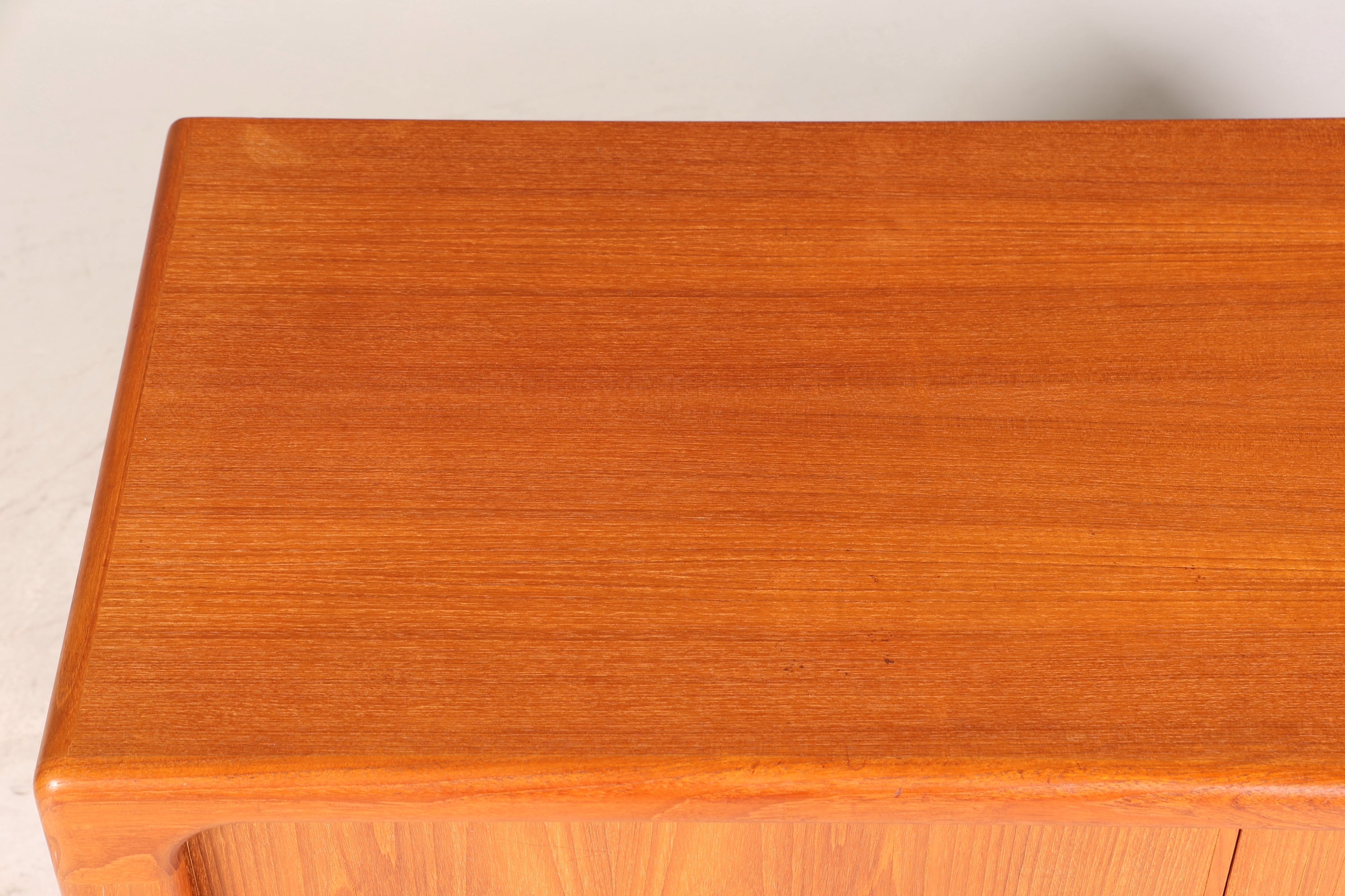Wunderschöner Mid Century Schrank Original Dyrlund Sideboard Danish Design Teak Holz TV Schrank 60s
