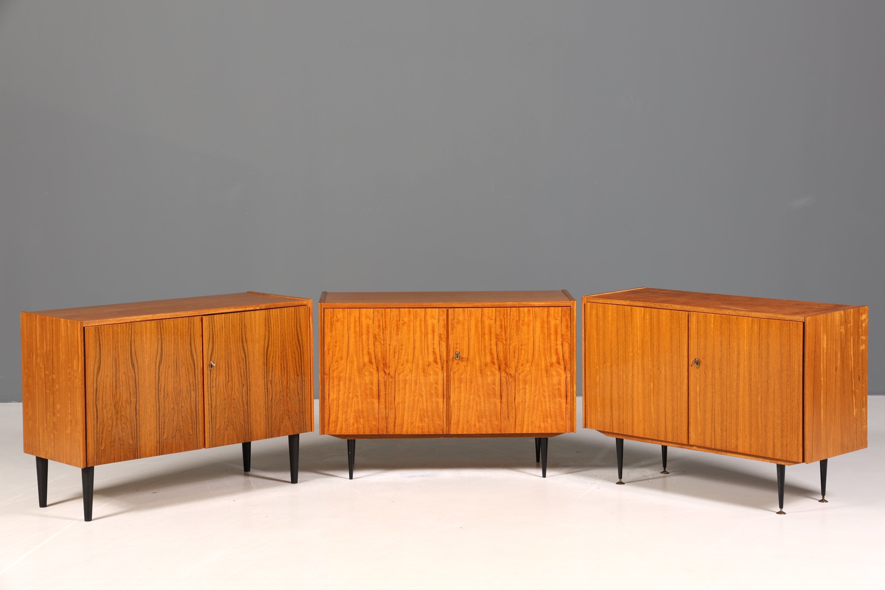 Schlichter Mid Century Schrank Vintage Retro Kommode Flur Kommode 60s VEB Regal Sideboard 3 von 3