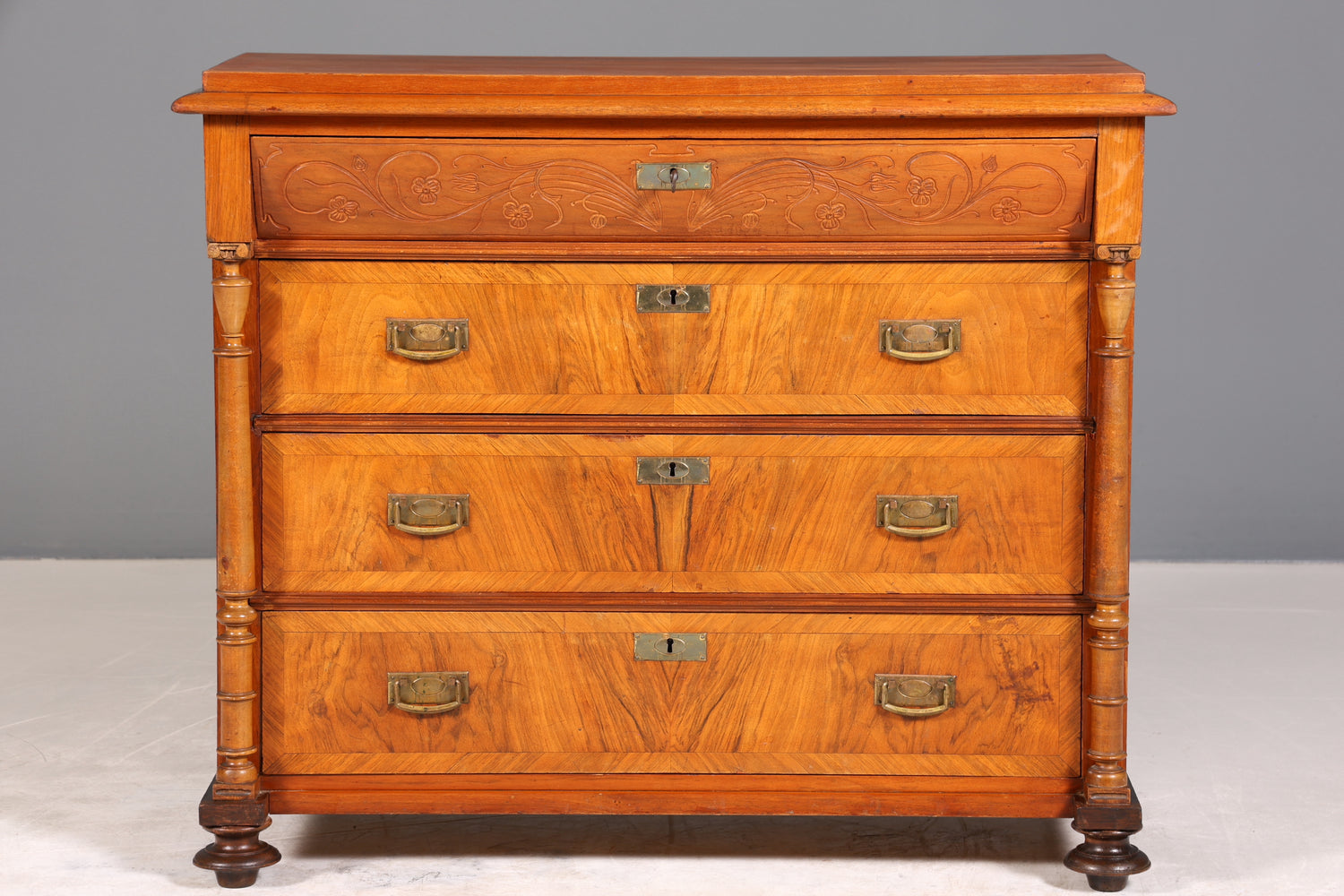 Stilvolle Gründerzeit Kommode Jugendstil Antik Sideboard Schubladenkommode Wäschekommode